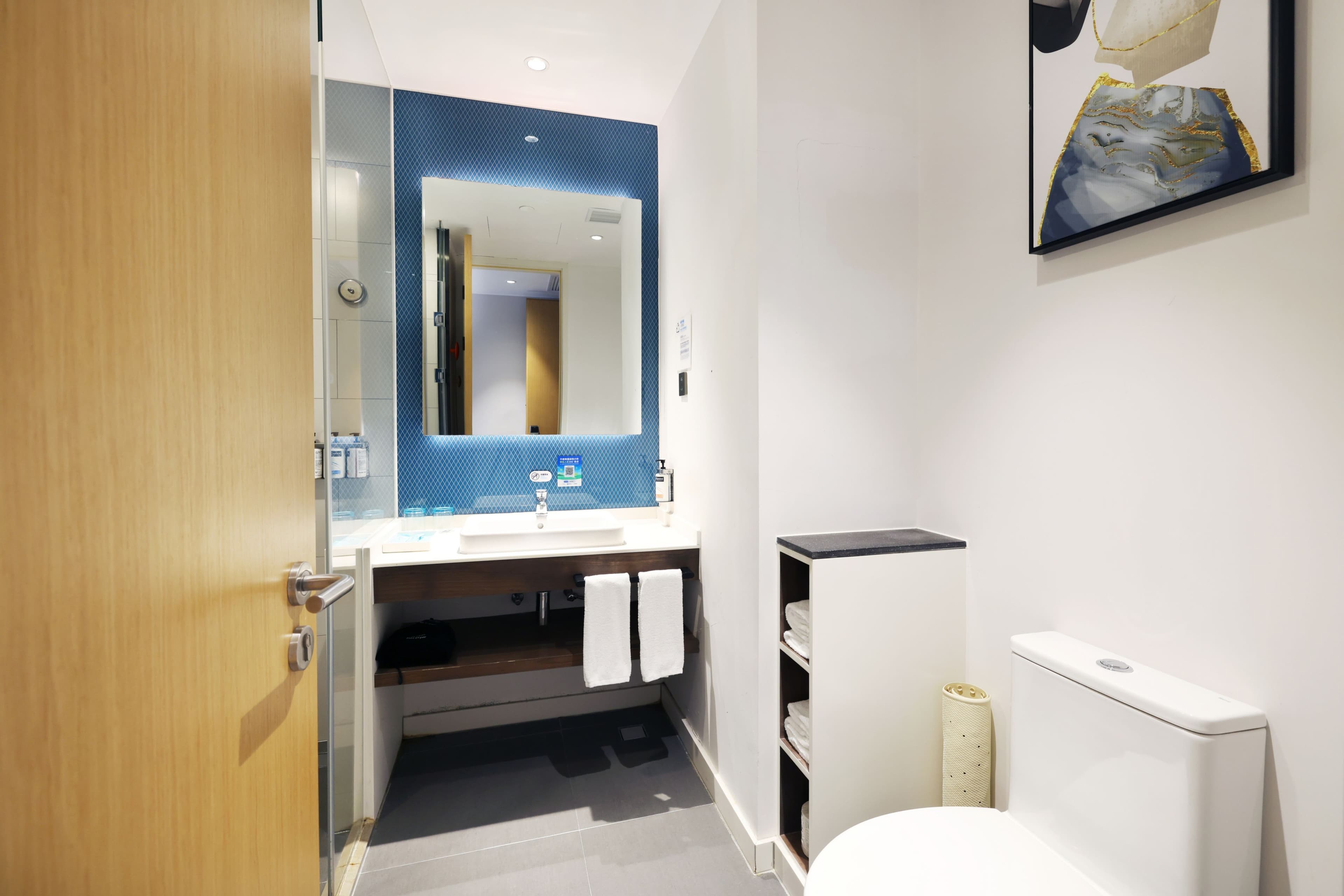 Holiday Inn Express Shanghai Kangqiao — 11