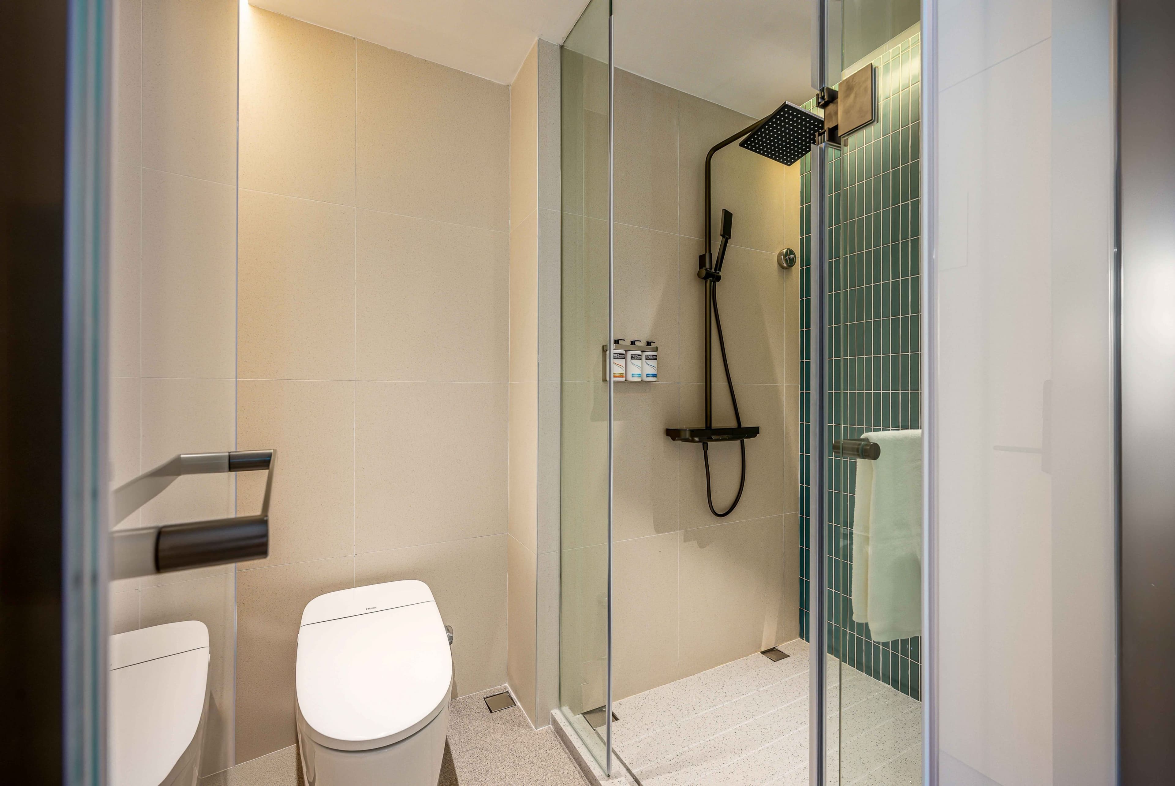 Holiday Inn Express Shanghai PVG Zhuqiao - Image 3