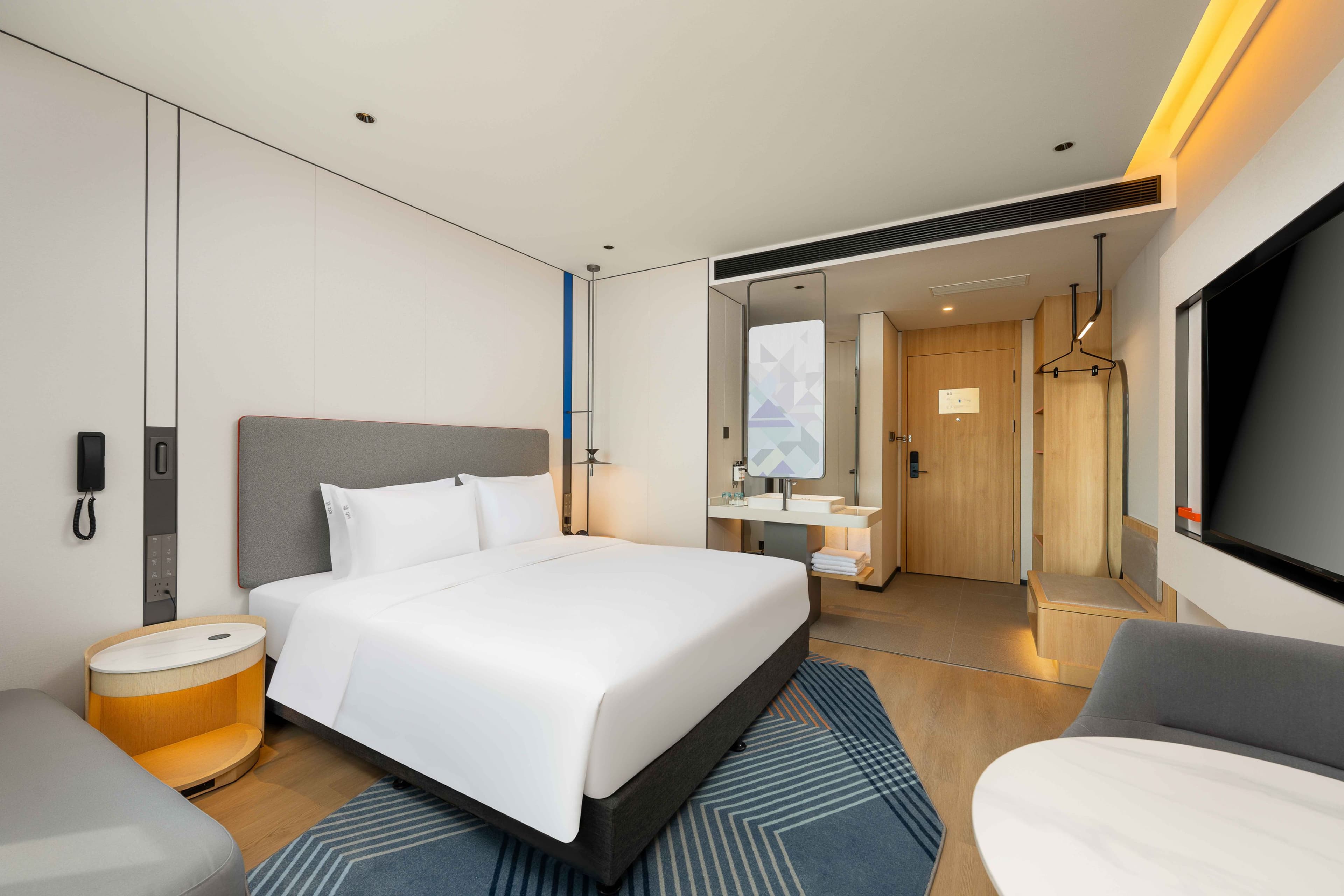 Holiday Inn Express Shanghai PVG Zhuqiao - Image 4