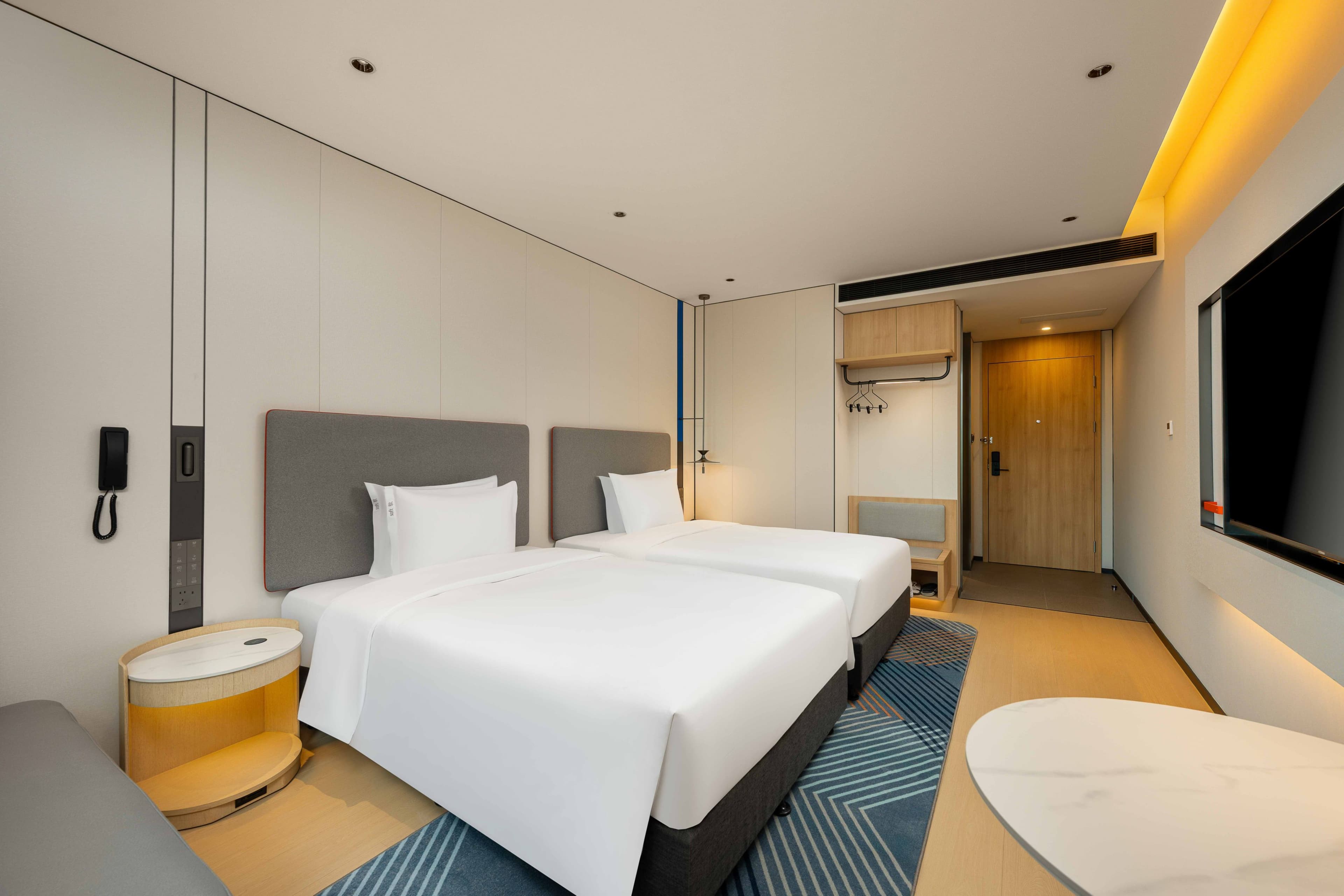 Holiday Inn Express Shanghai PVG Zhuqiao - Image 5