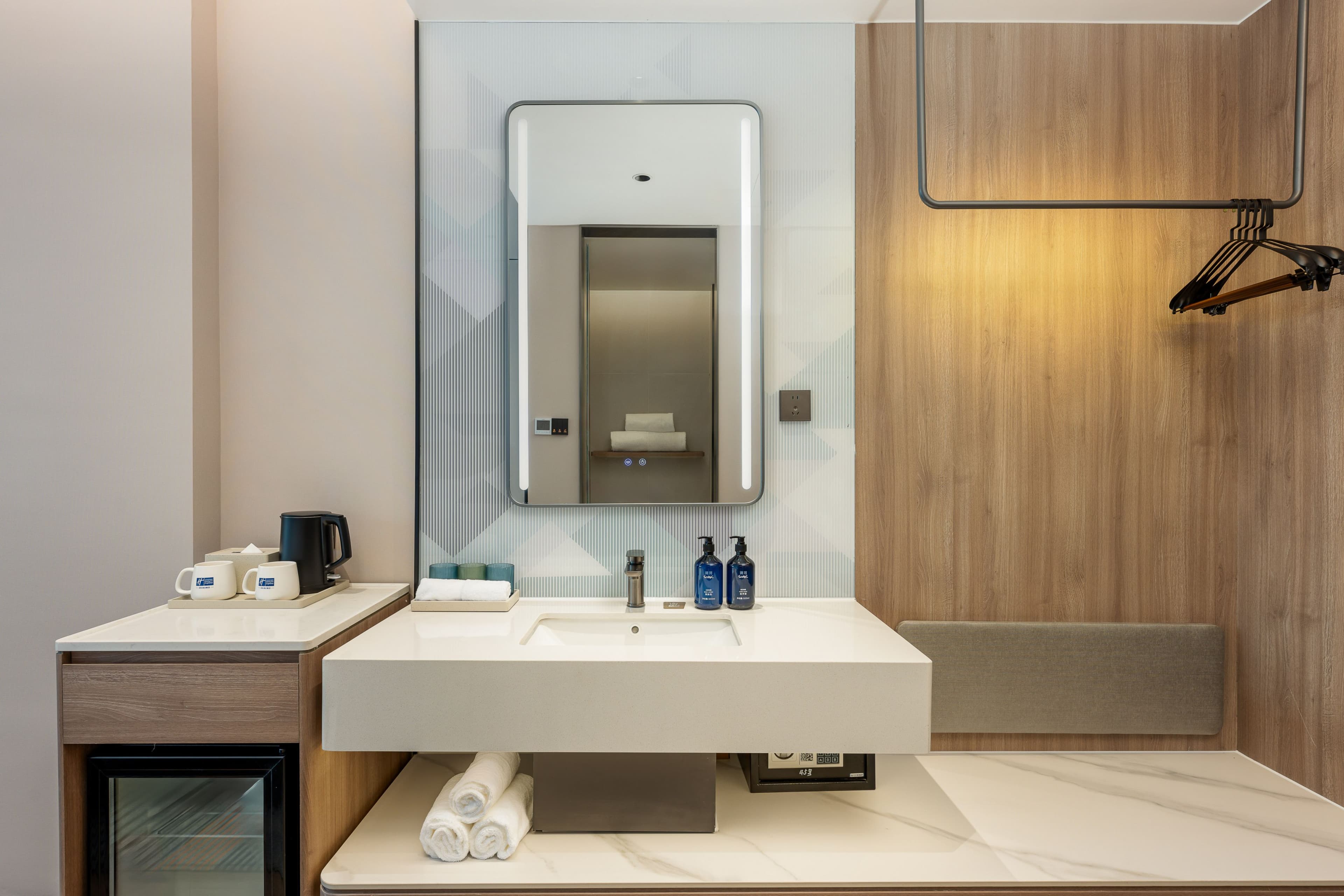 Holiday Inn Express Shanghai Changyang Road — 15