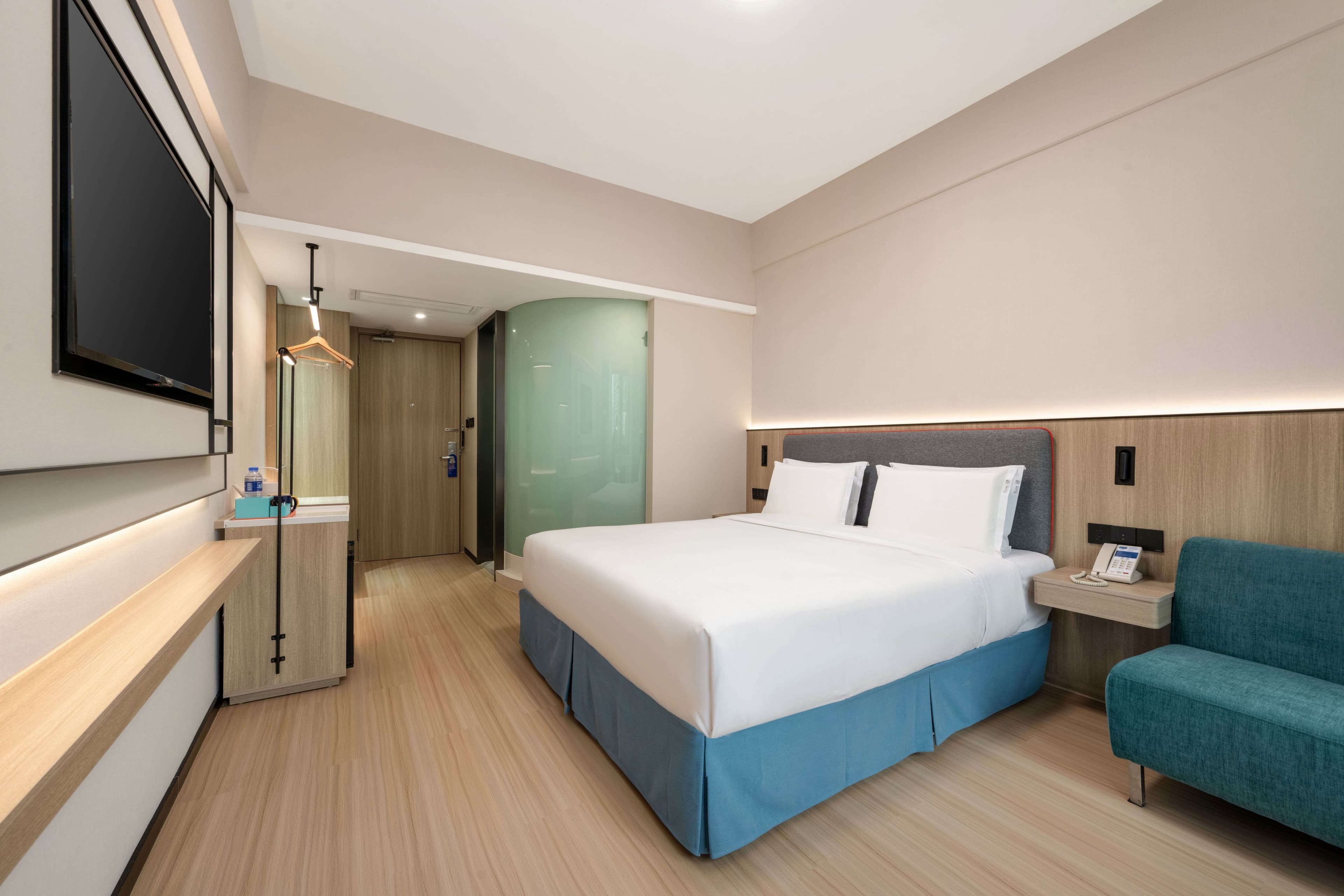 Holiday Inn Express Shanghai Putuo — 2