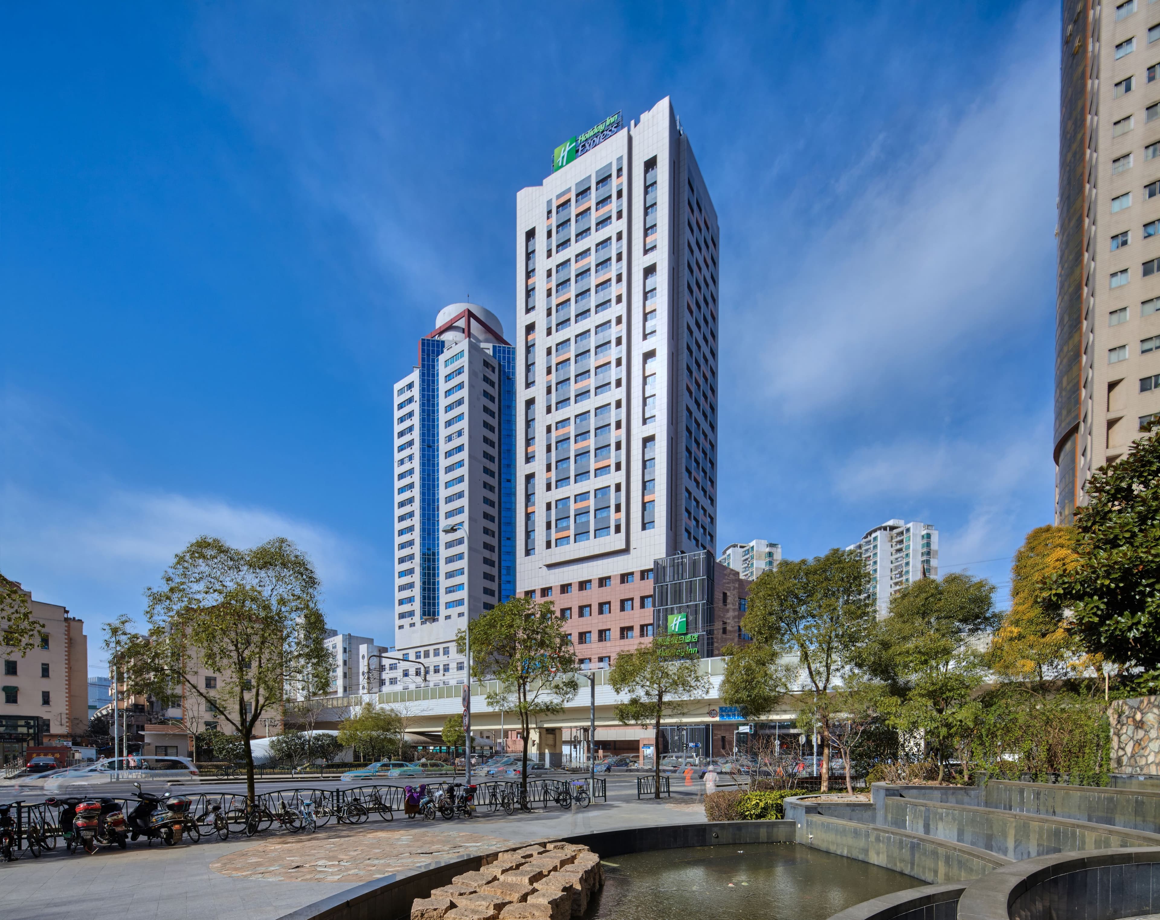 Holiday Inn Express Shanghai Zhenping - Image 1