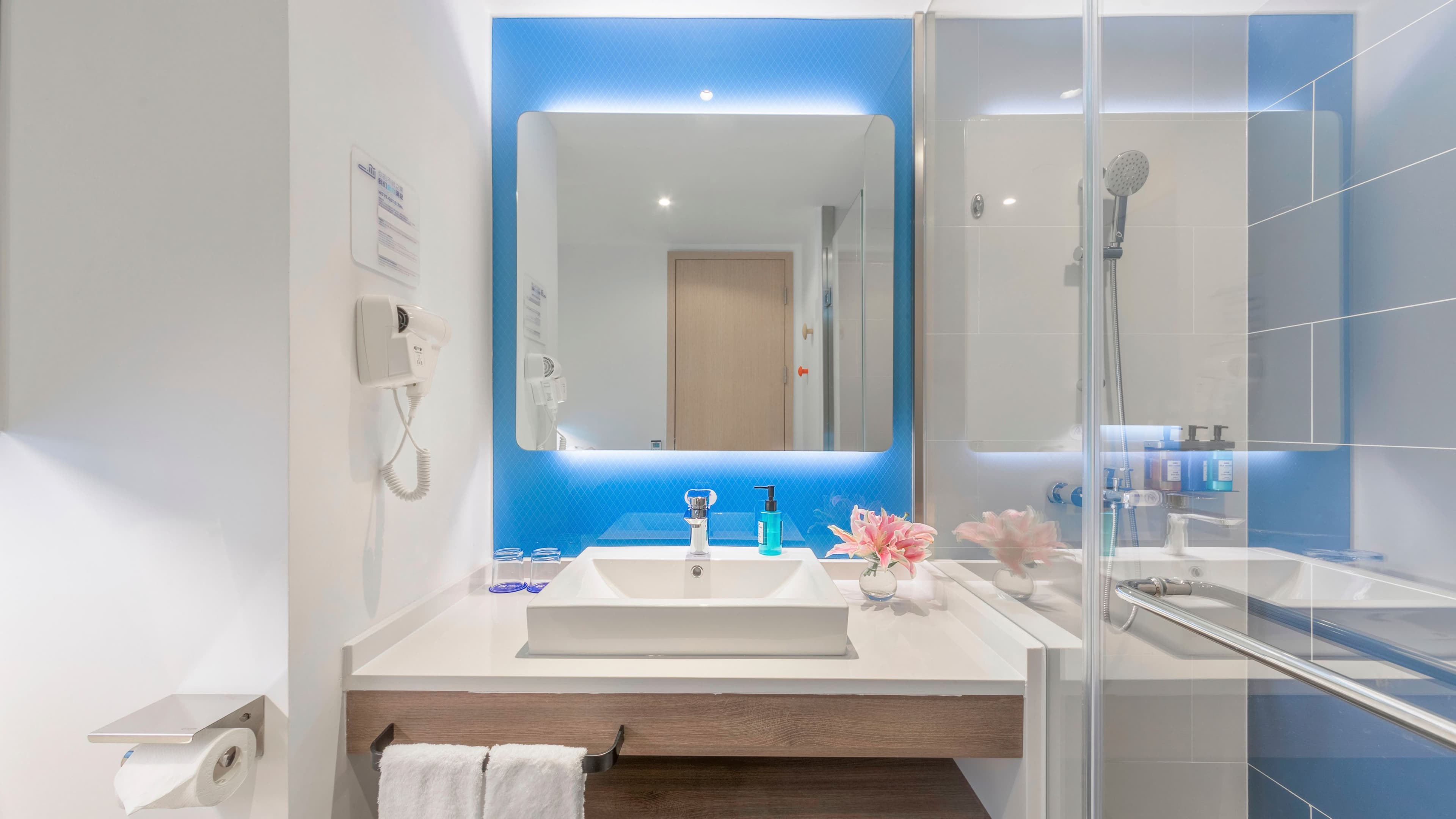 Holiday Inn Express Shanghai Gubei - Image 3