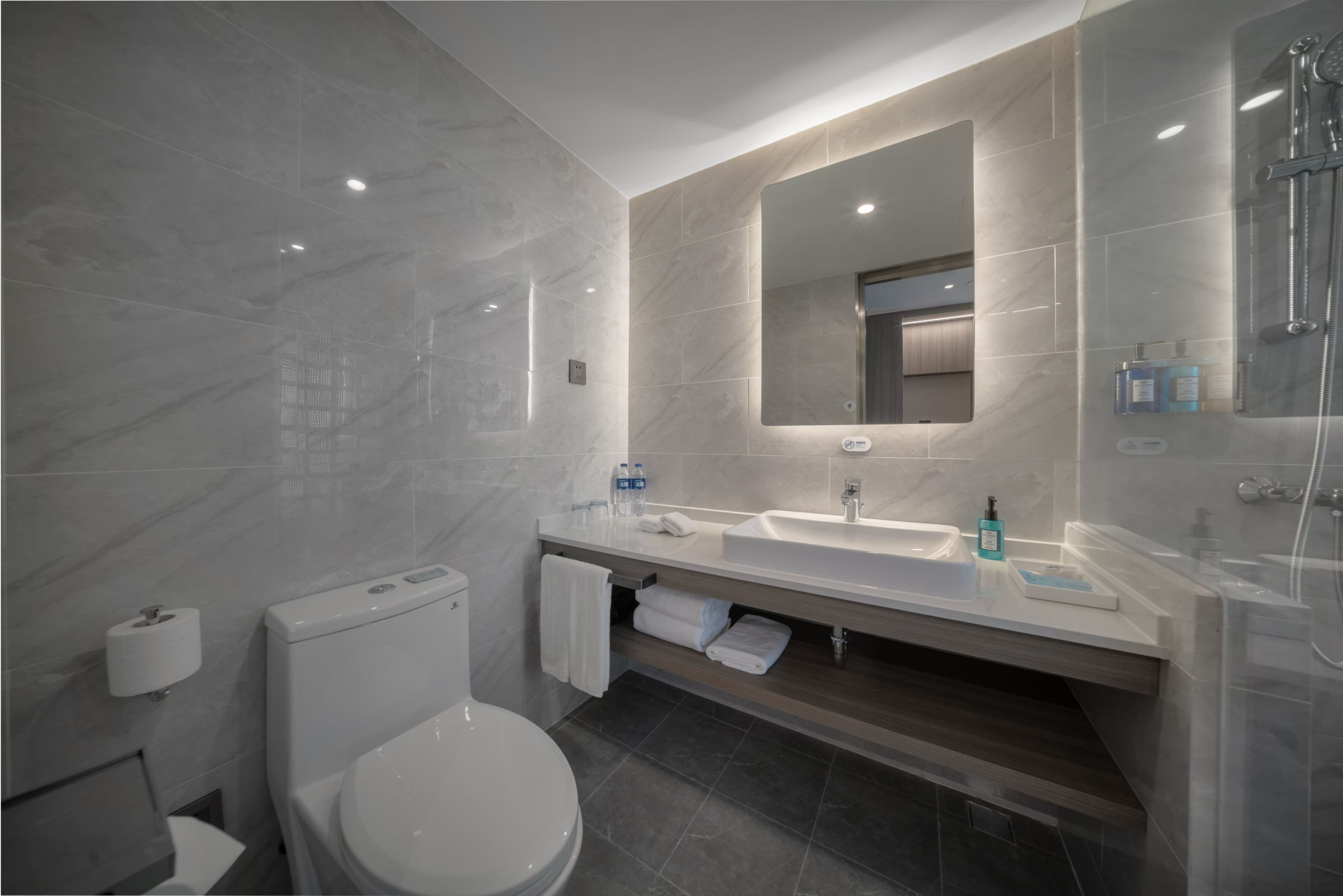 Holiday Inn Express Shanghai Jinqiao Central — 11
