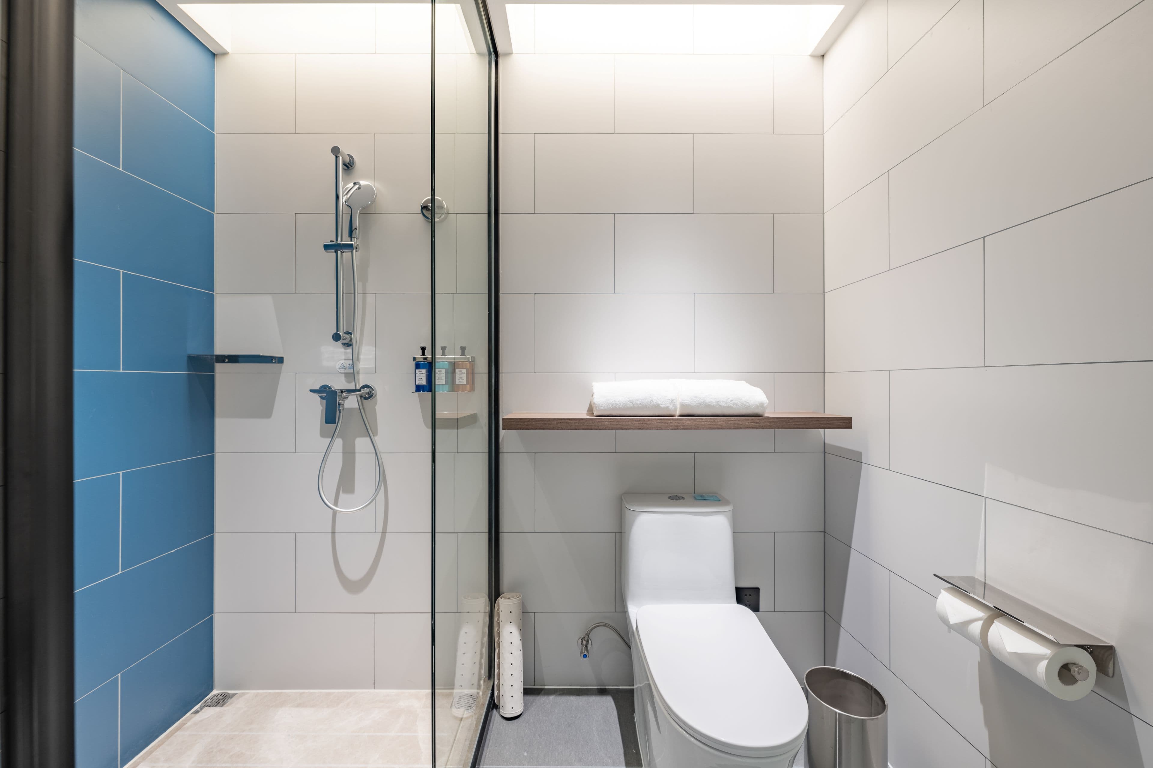 Holiday Inn Express Shanghai Expo Centre - Image 3