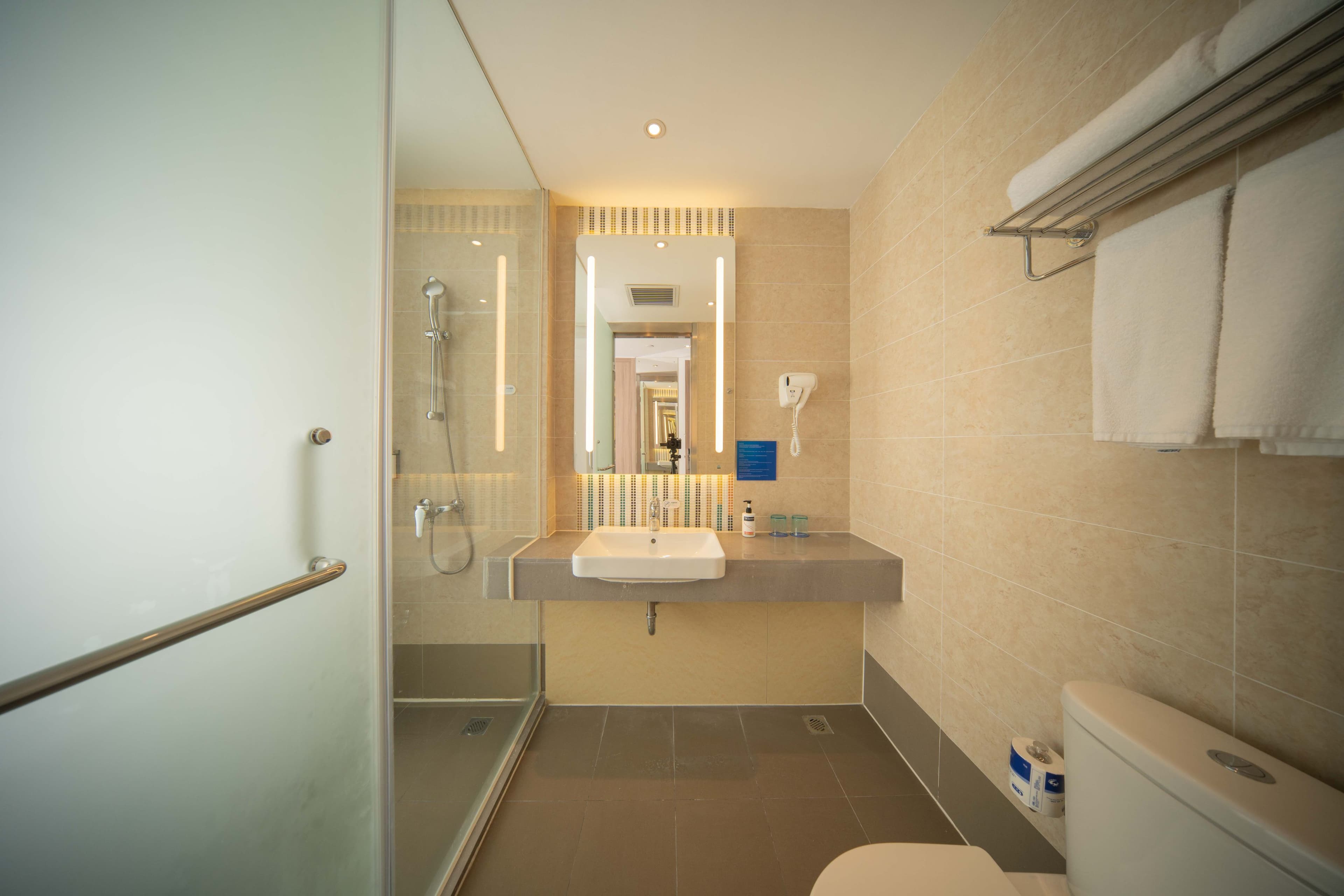 Holiday Inn Express Shanghai Pujiang — 8