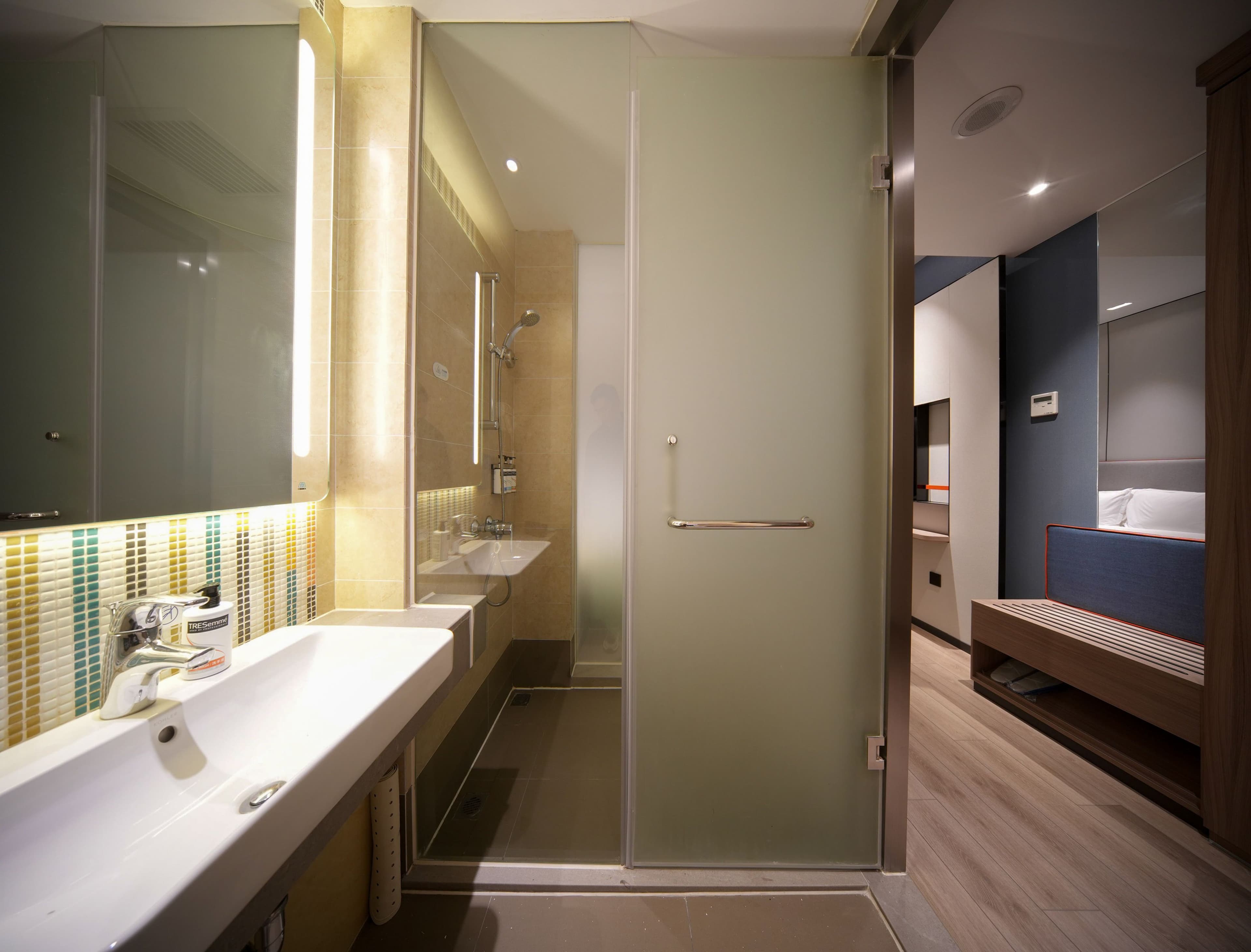 Holiday Inn Express Shanghai Pujiang — 4