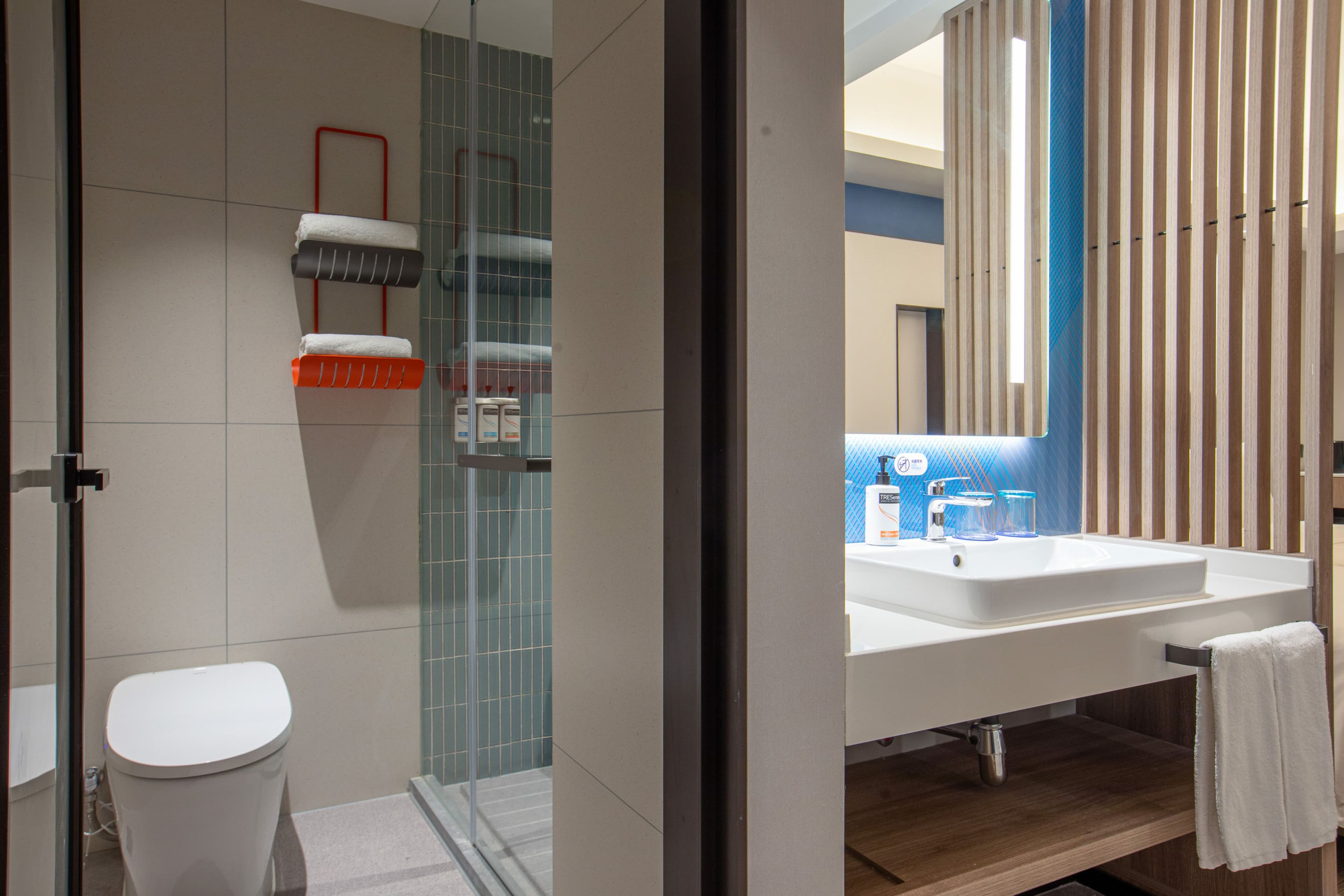 Holiday Inn Express Shanghai Gumei — 3