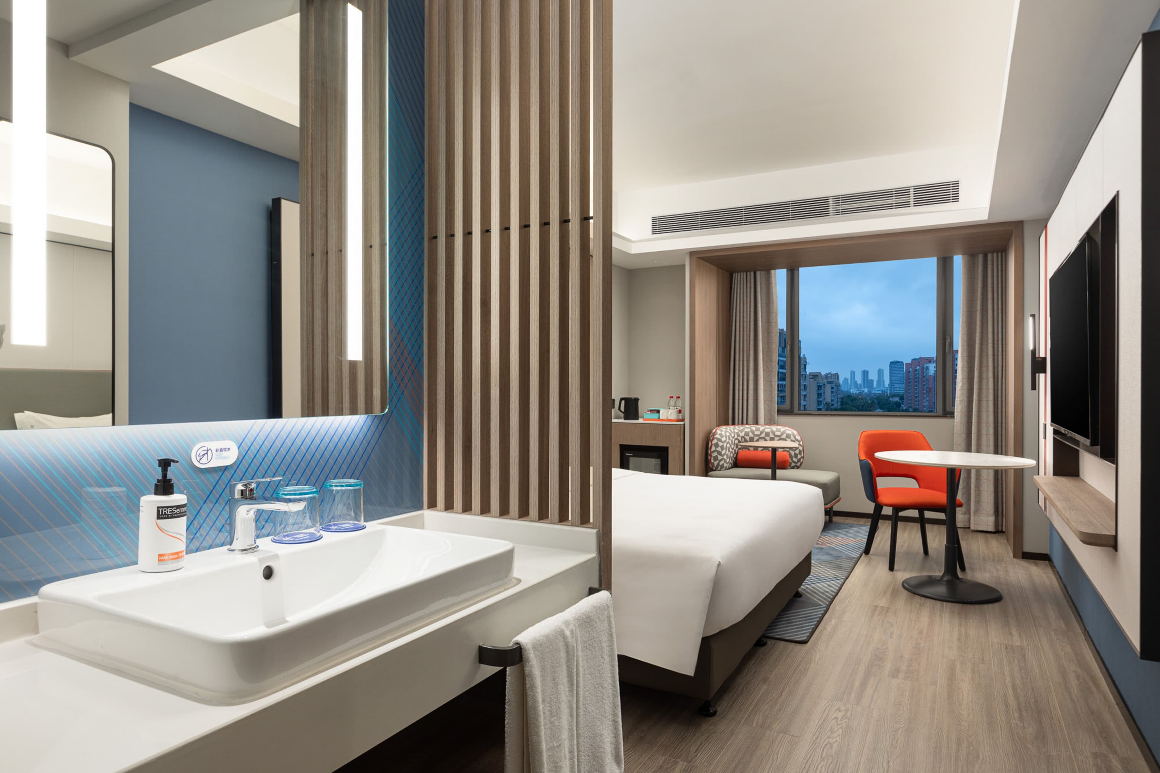 Holiday Inn Express Shanghai Gumei — 14