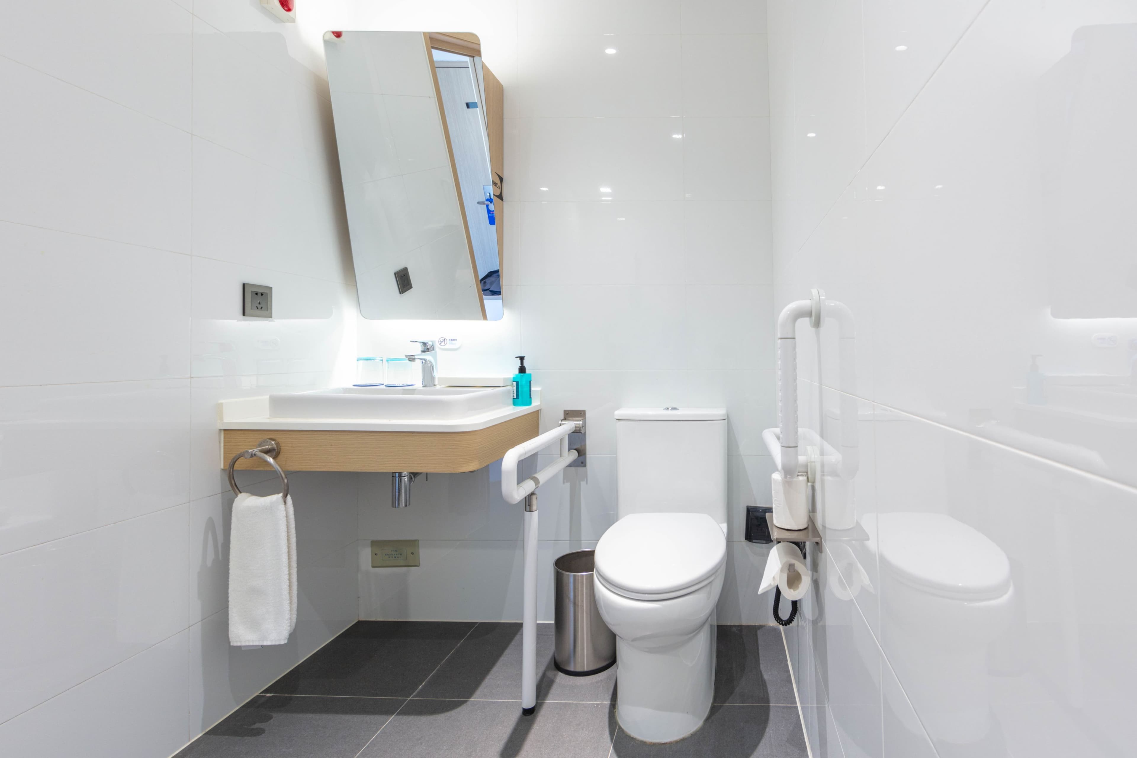Holiday Inn Express Shanghai Pudong Airport — 20