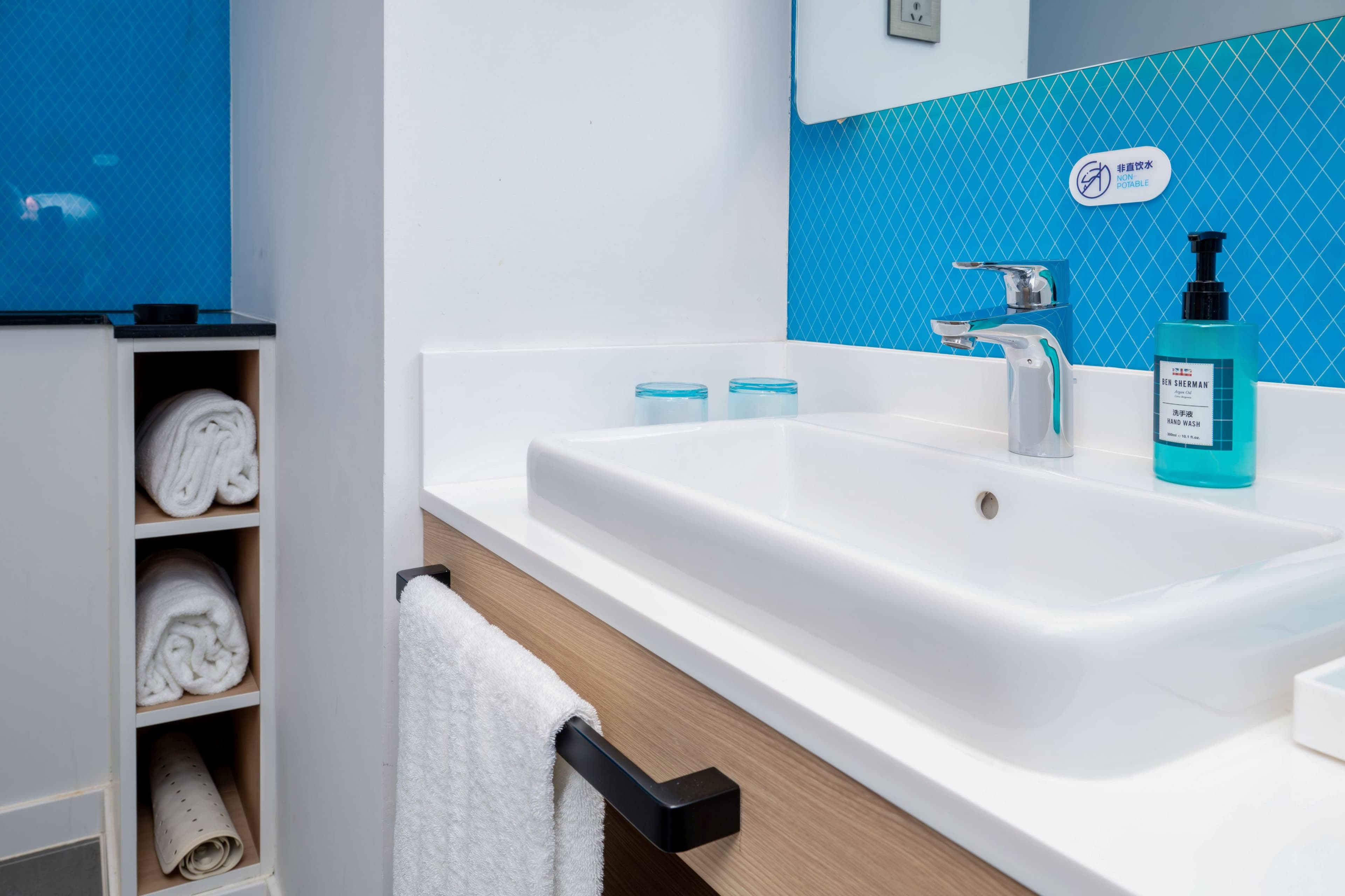 Holiday Inn Express Shanghai Pudong Airport — 8
