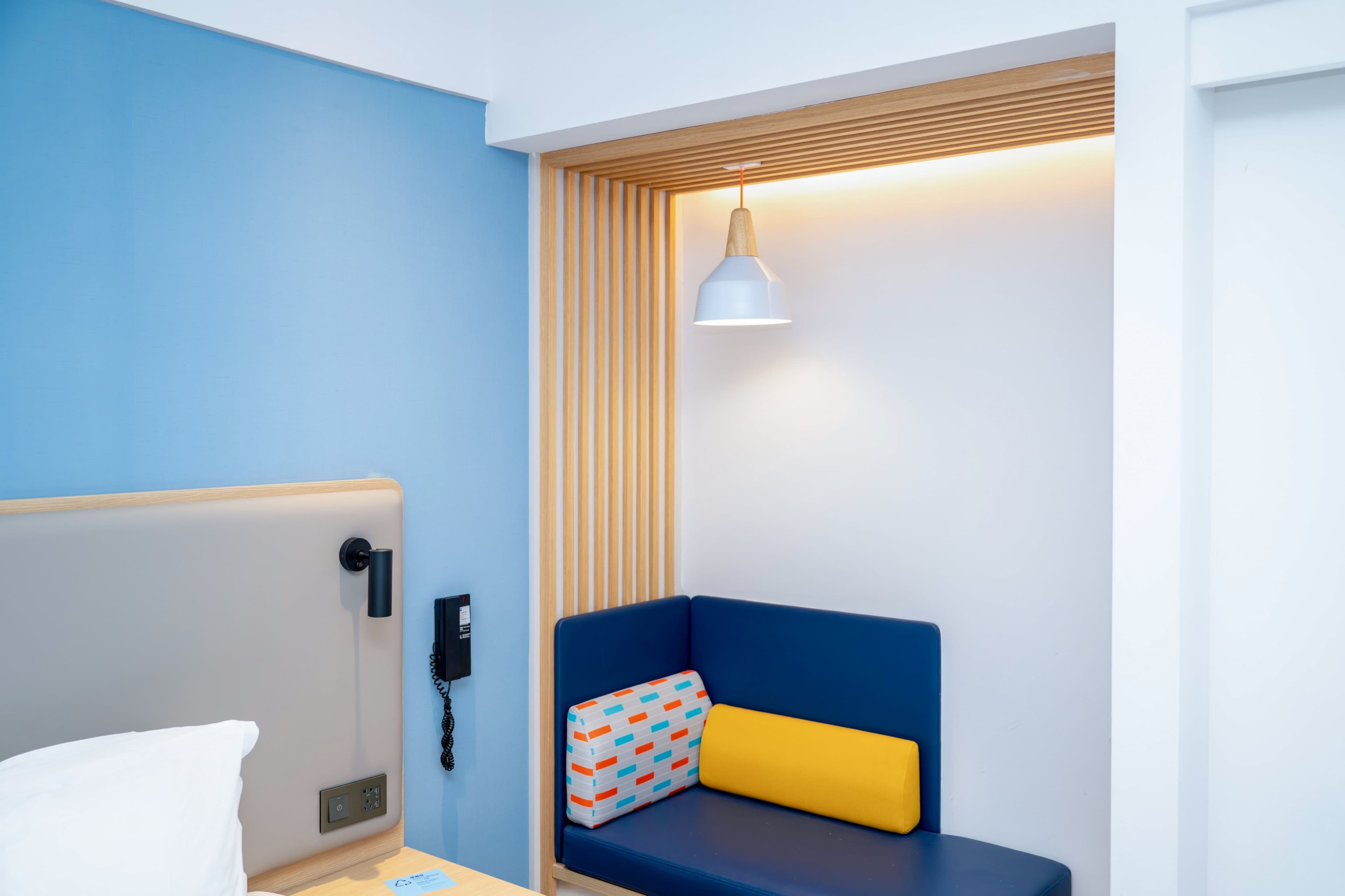 Holiday Inn Express Shanghai Pudong Airport - Image 3