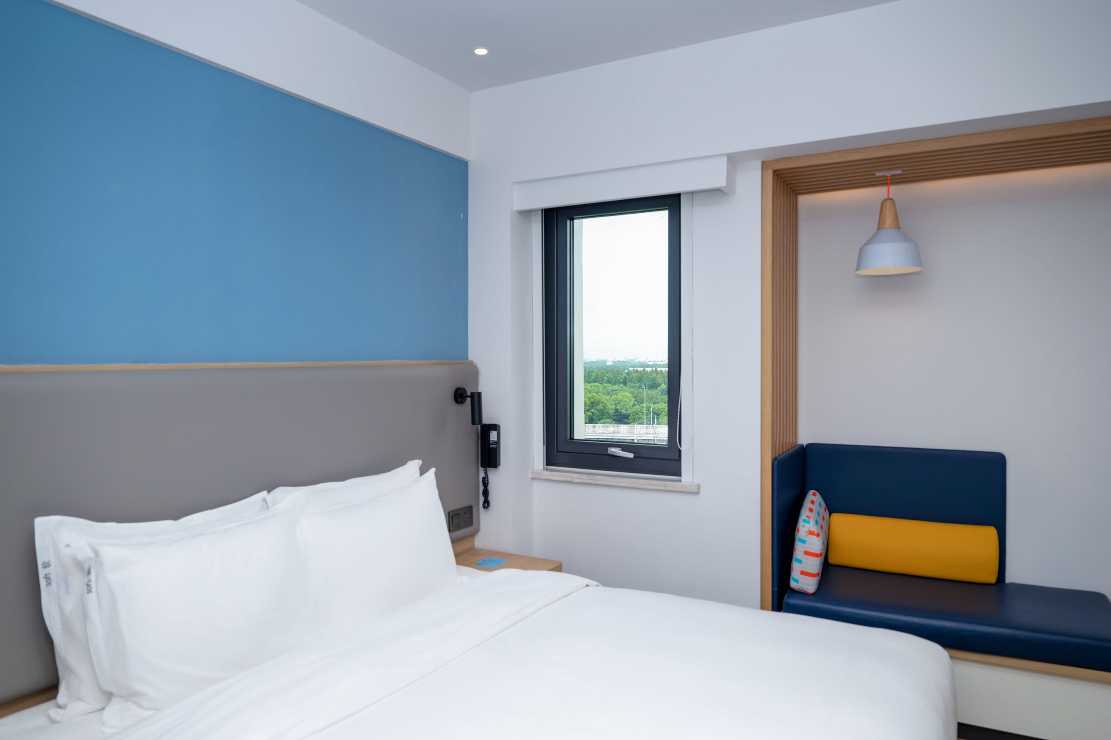 Holiday Inn Express Shanghai Pudong Airport — 10