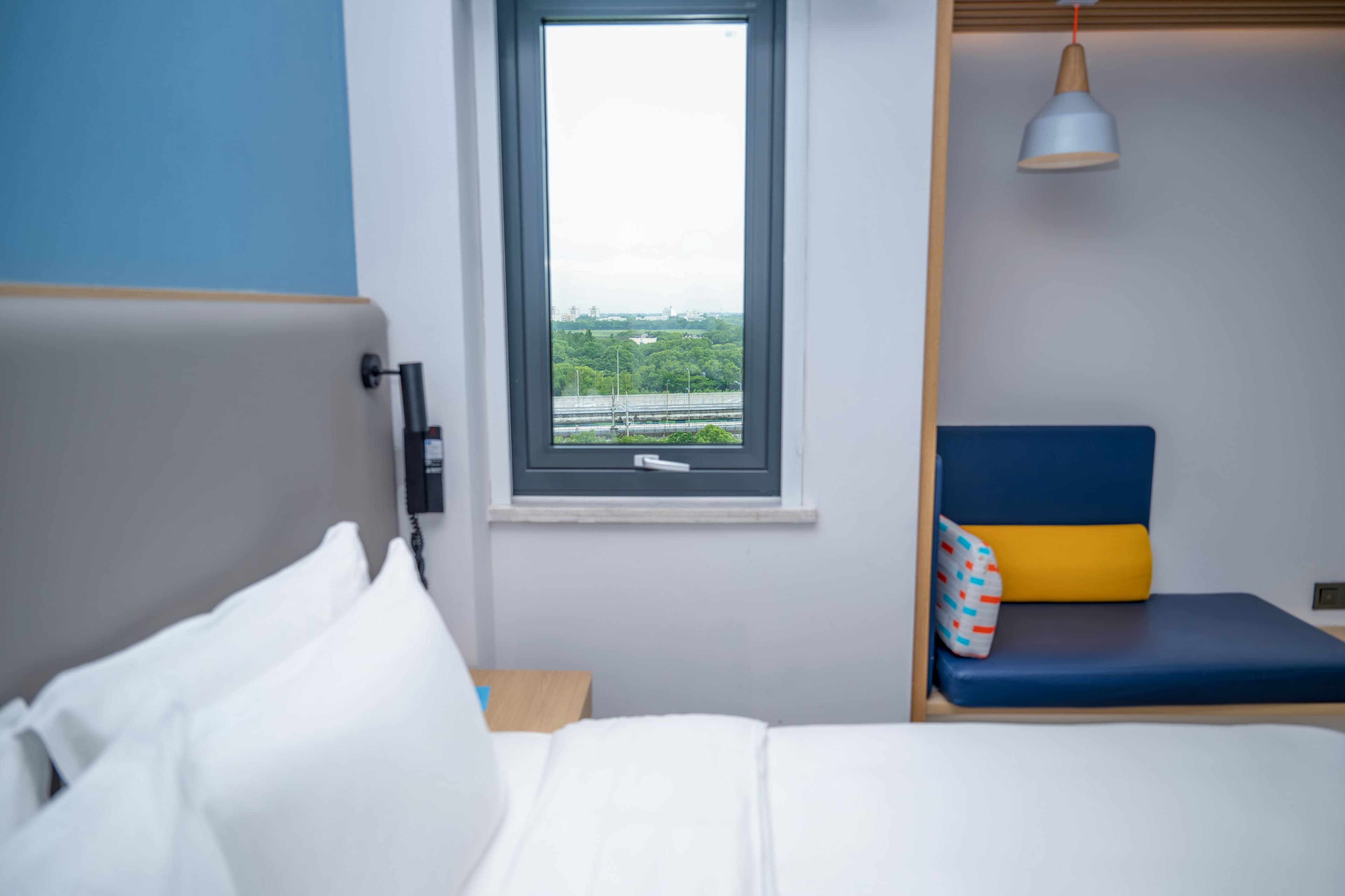 Holiday Inn Express Shanghai Pudong Airport — 12