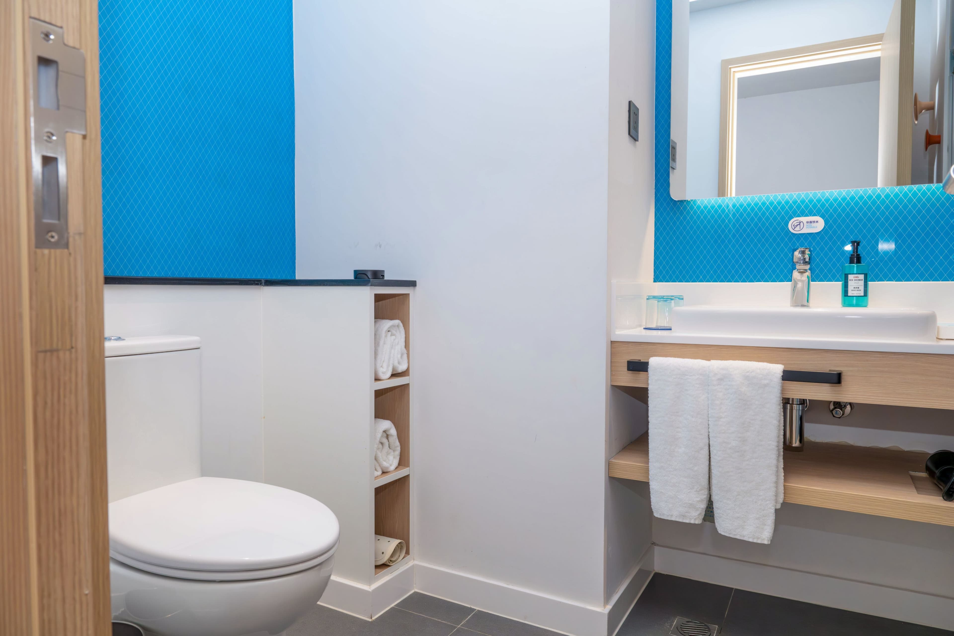 Holiday Inn Express Shanghai Pudong Airport — 11