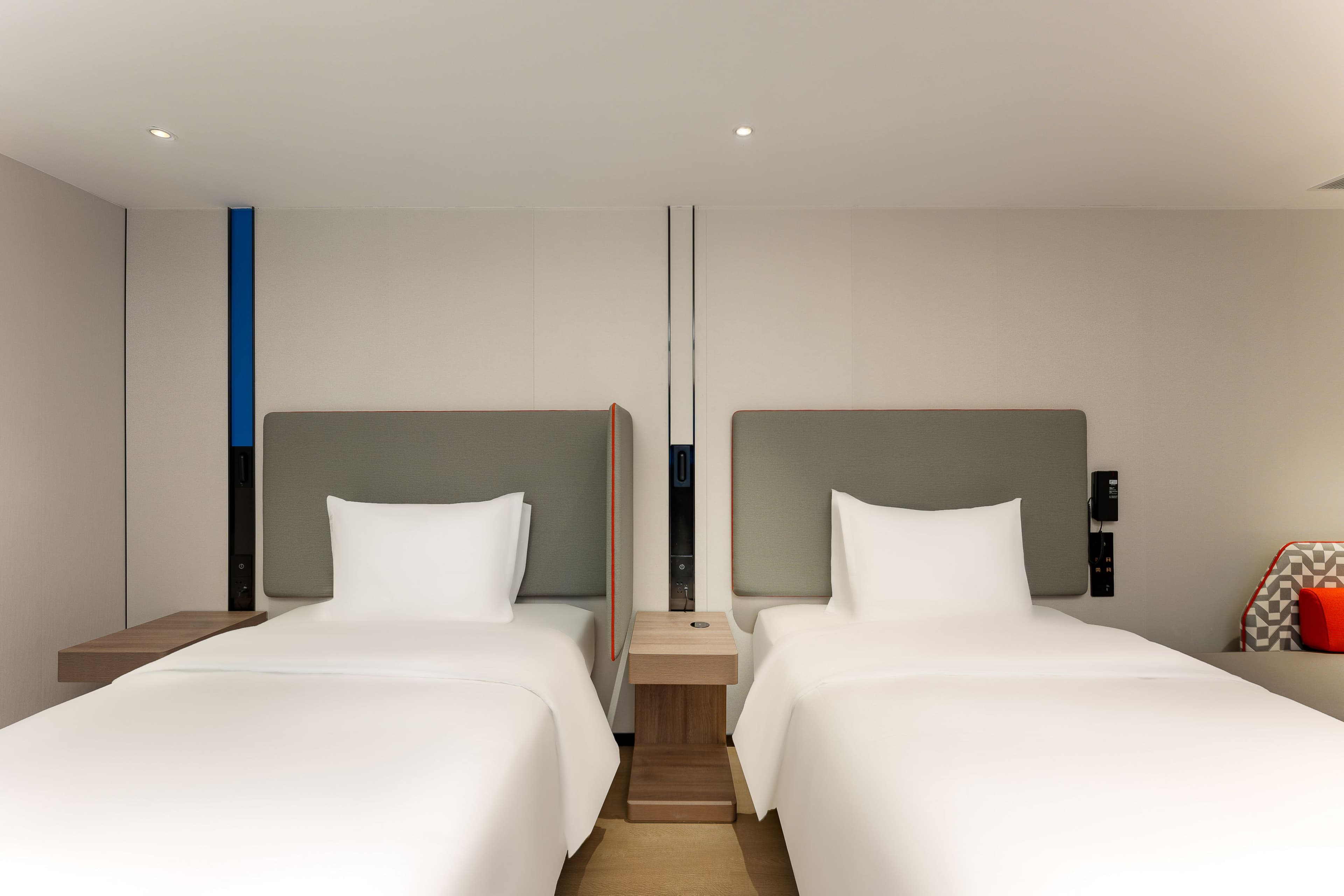 Holiday Inn Express Shanghai Jing'an Temple — 6