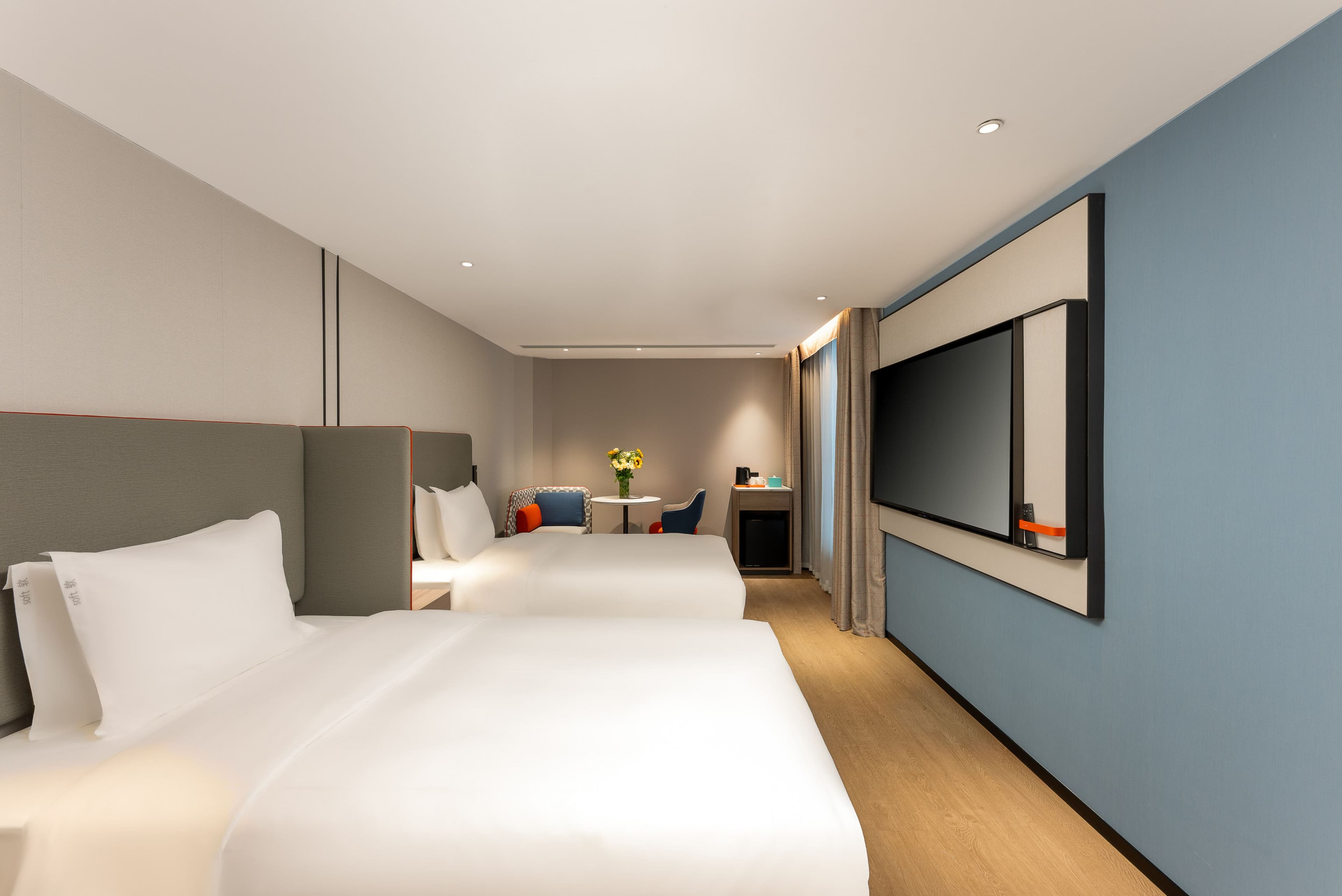 Holiday Inn Express Shanghai Jing'an Temple - Image 3