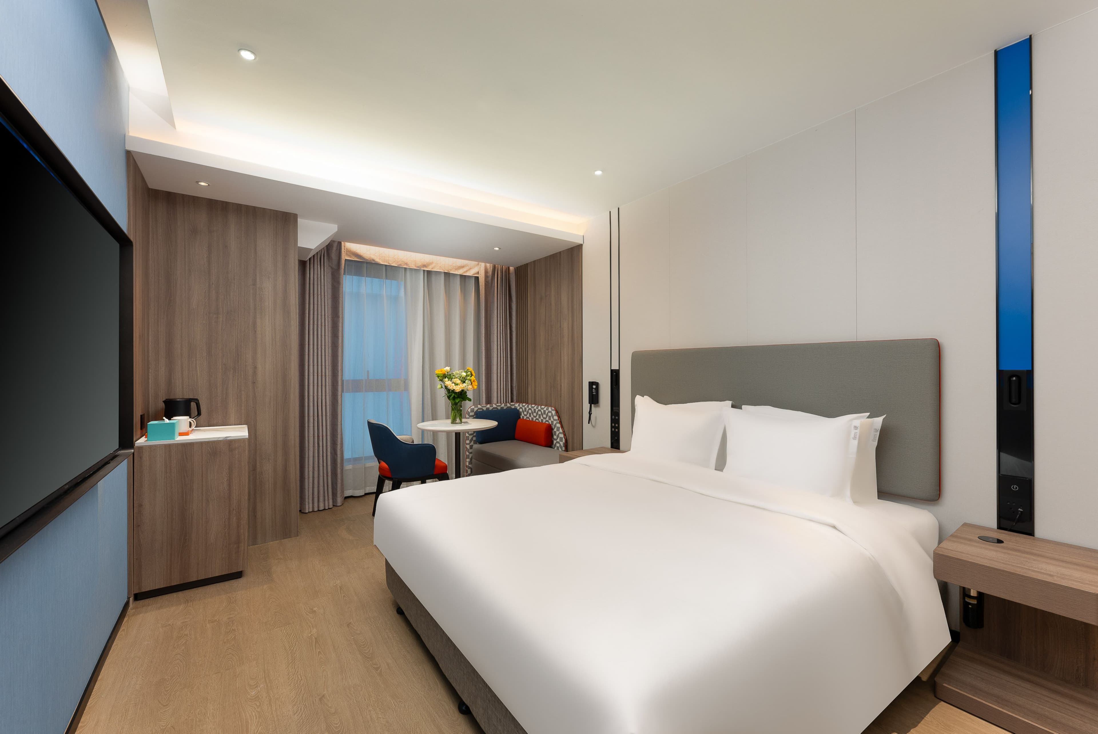 Holiday Inn Express Shanghai Jing'an Temple - Image 4