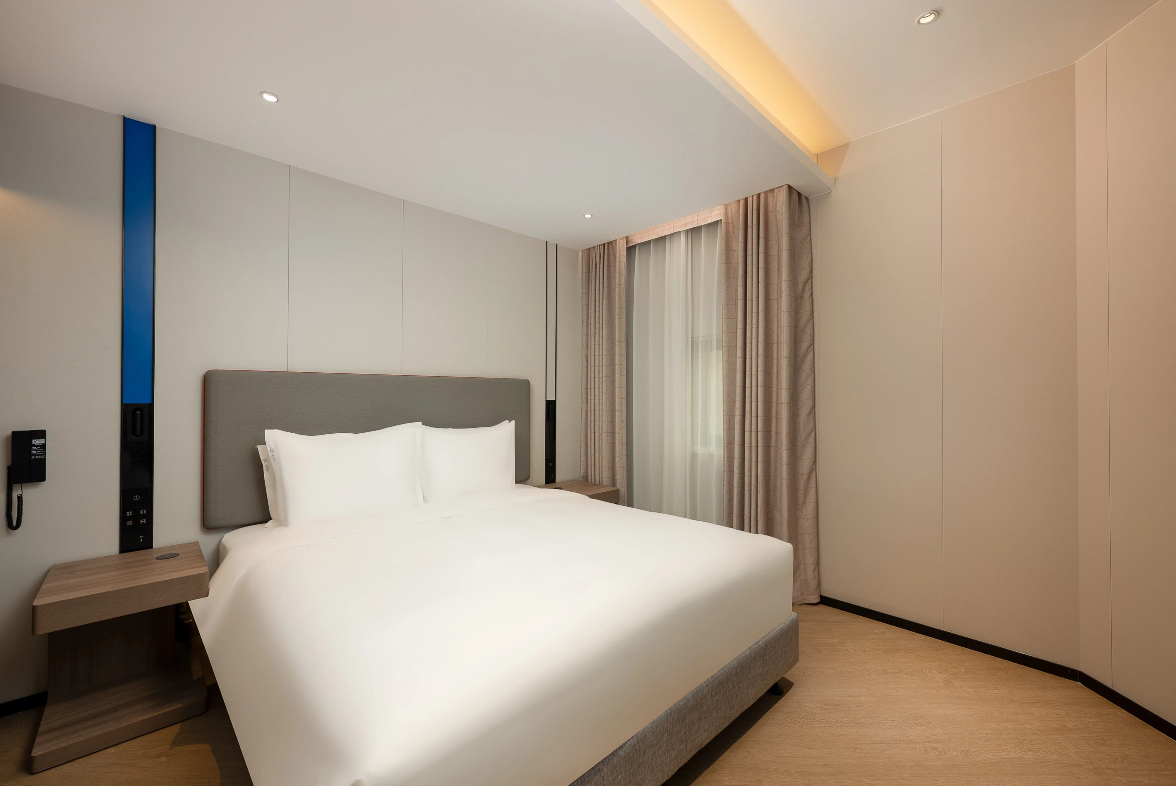 Holiday Inn Express Shanghai Jing'an Temple — 17