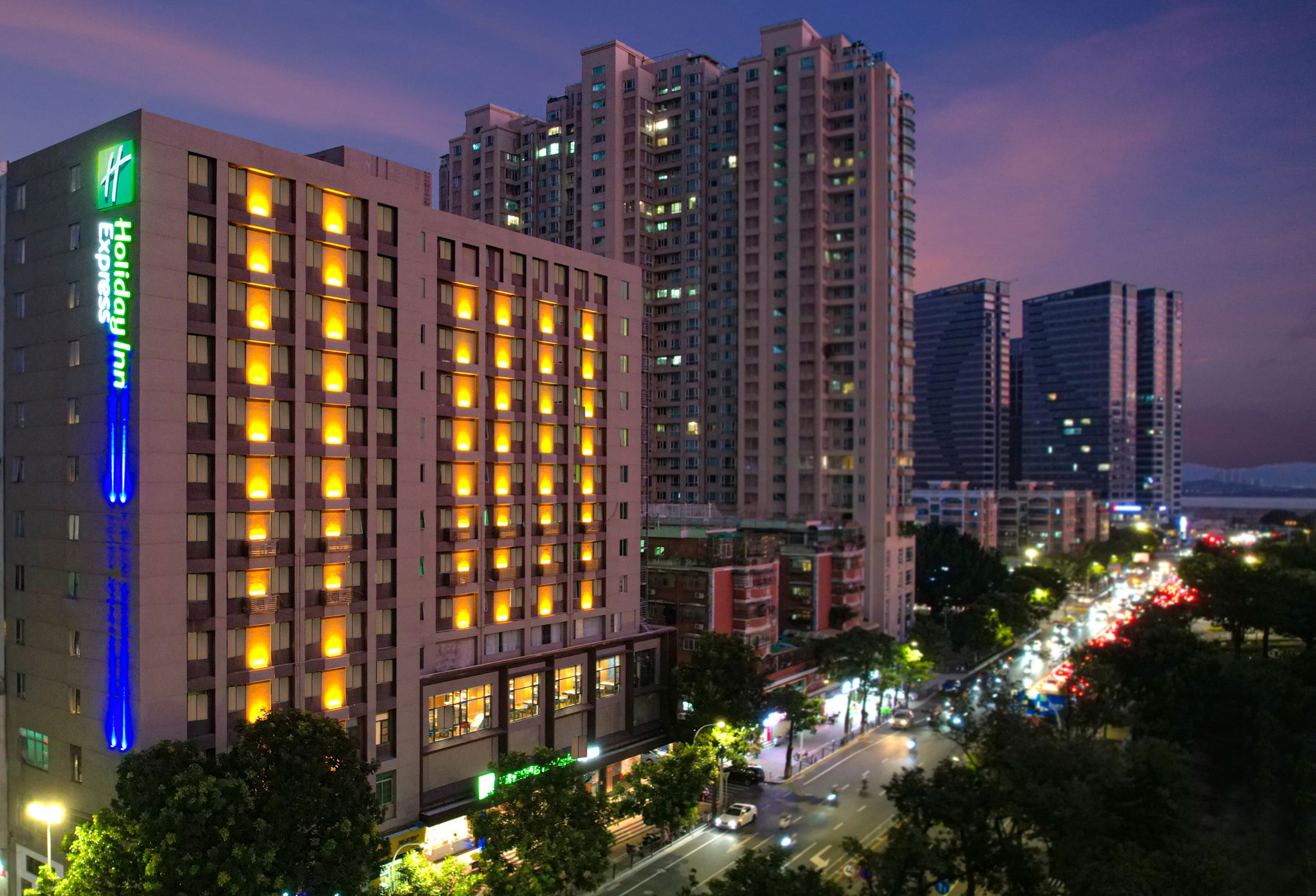 Holiday Inn Express Shantou City Center - Image 1