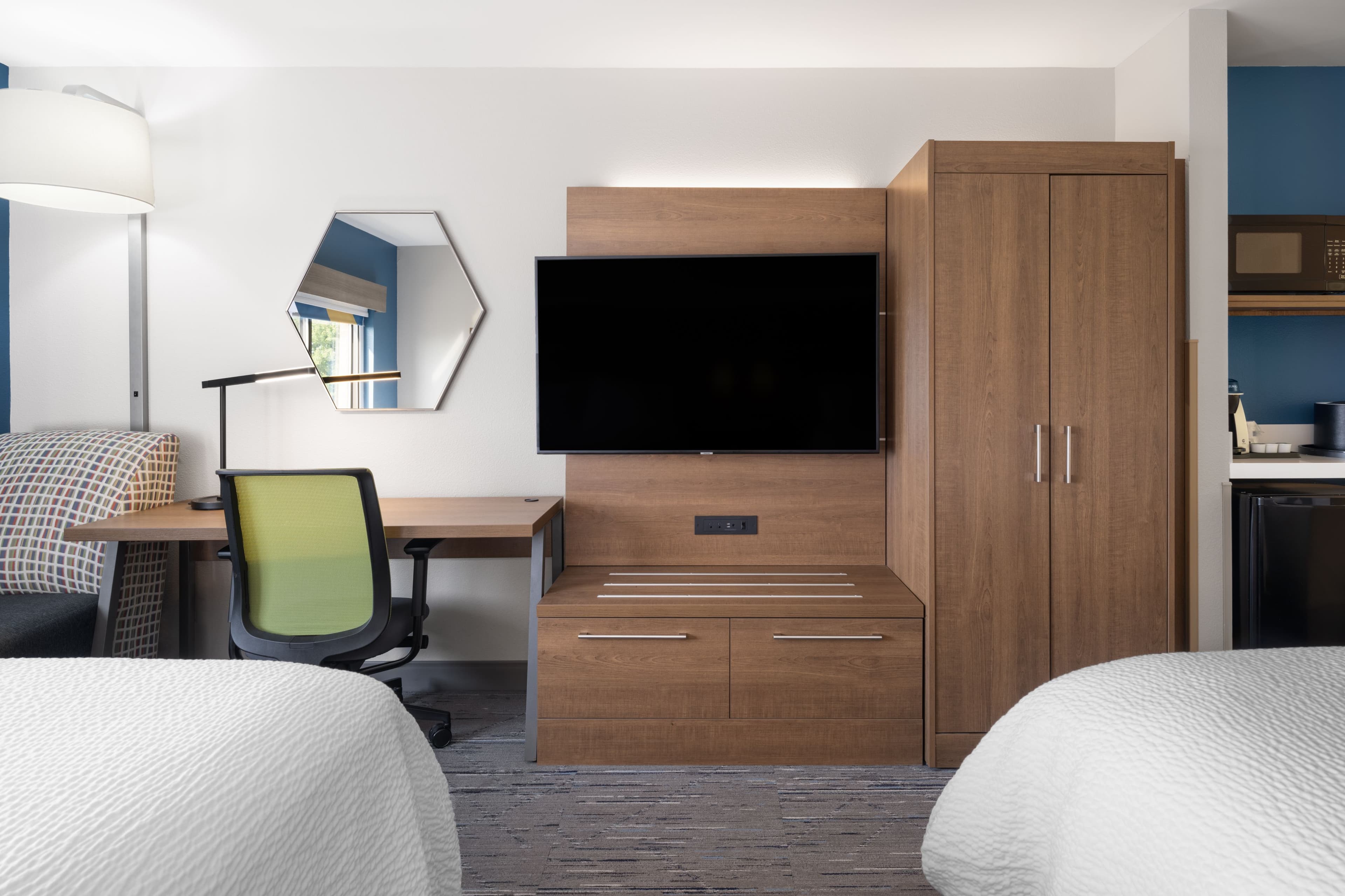 Holiday Inn Express Sheboygan-Kohler (I-43) — 46