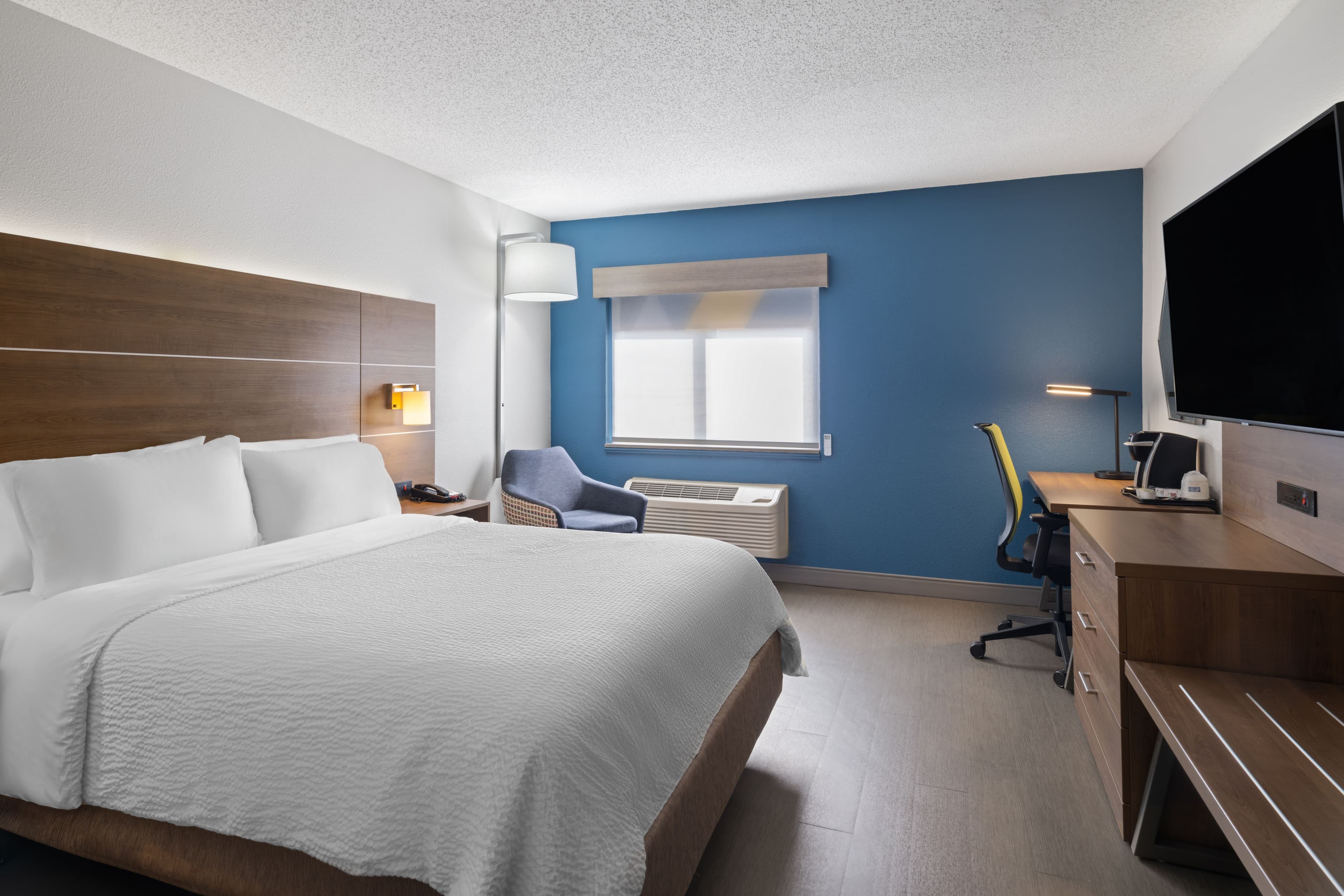 Holiday Inn Express Sheboygan-Kohler (I-43) — 37
