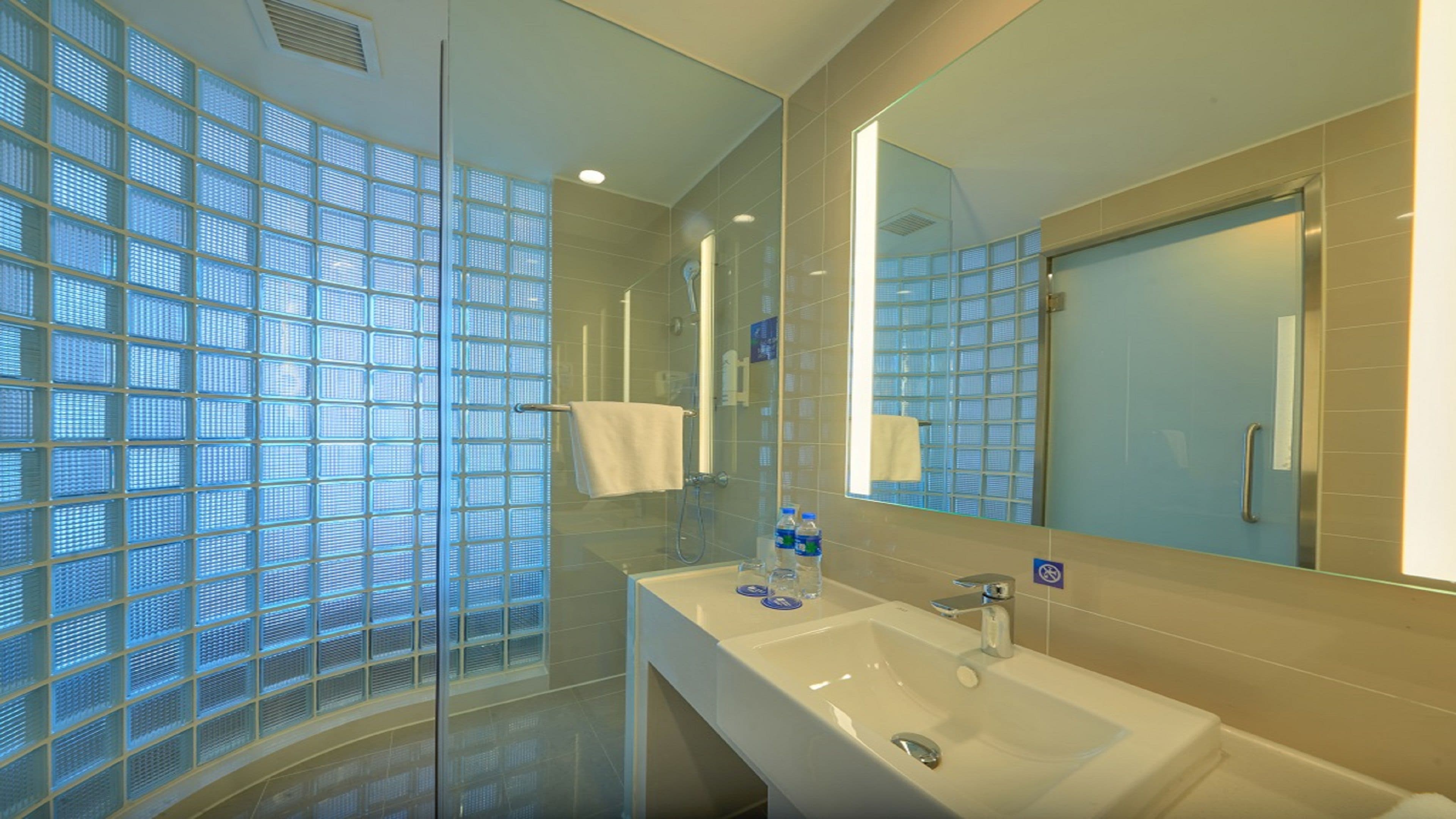 Holiday Inn Express Shenyang North Station - Image 2