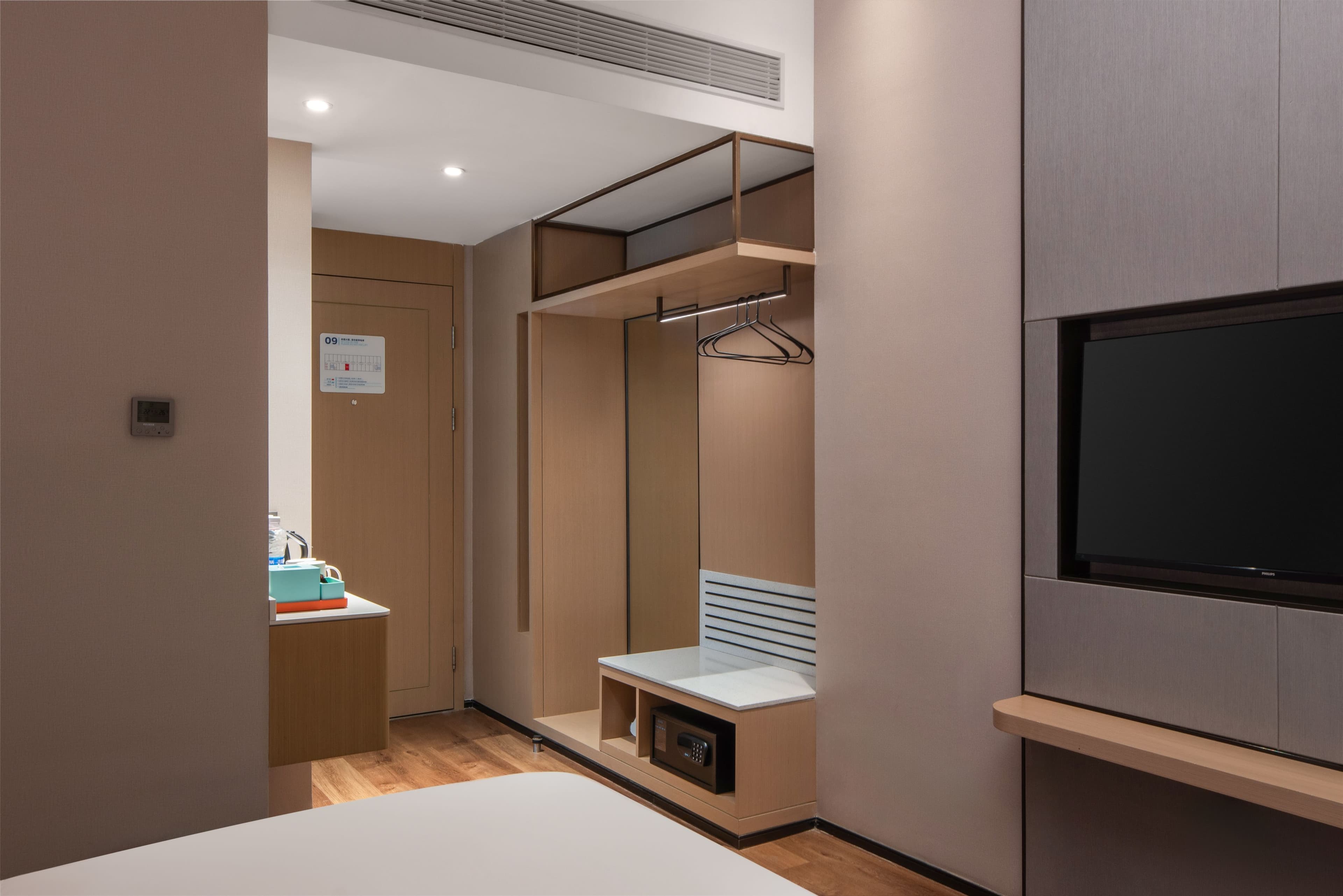 Holiday Inn Express Shenzhen Longhua - Image 3