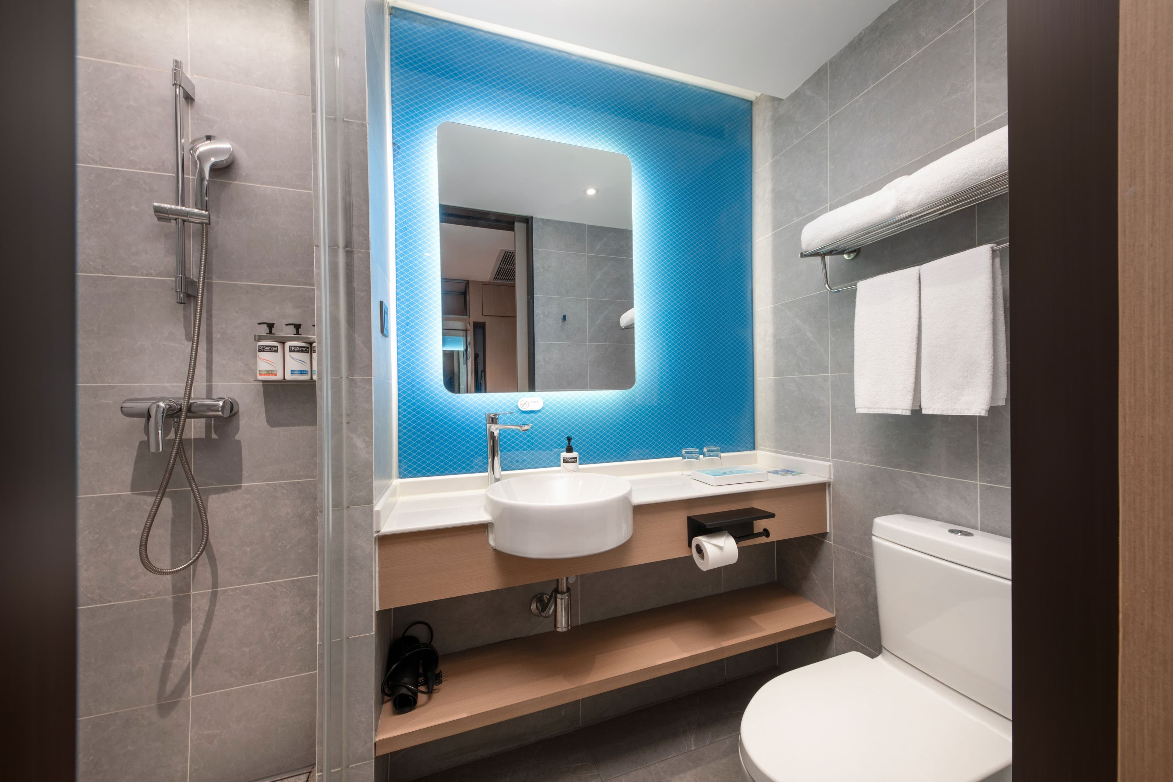 Holiday Inn Express Shenzhen Longhua — 18