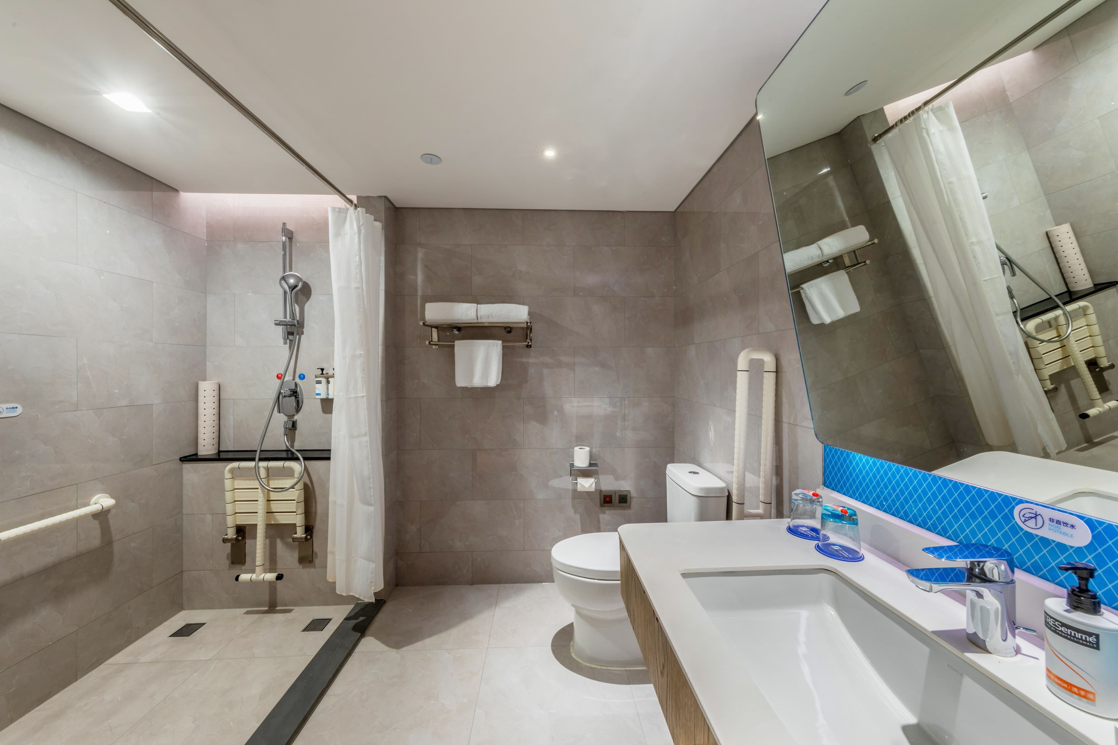 Holiday Inn Express Shenzhen Haiyuan City — 16