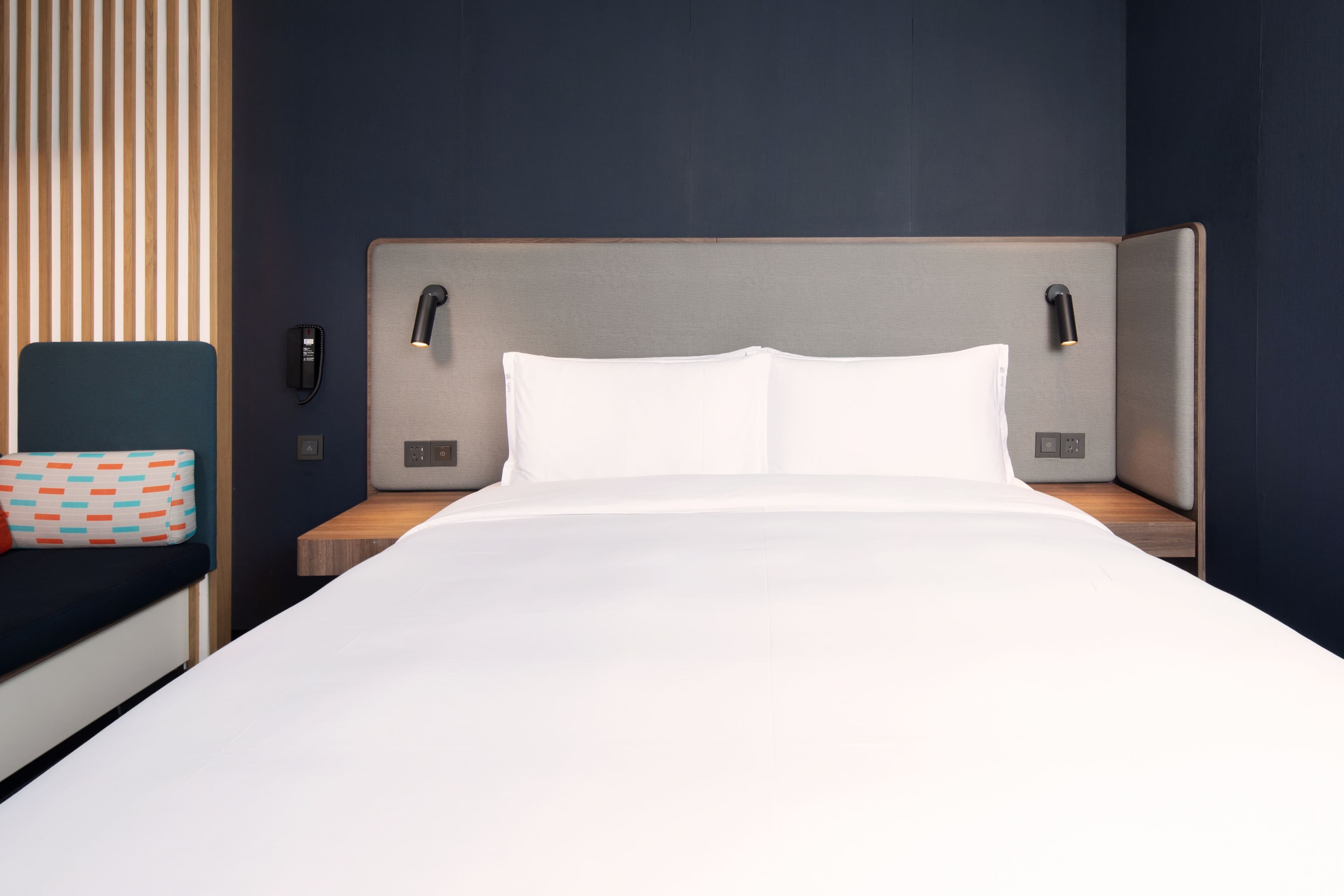 Holiday Inn Express Shenzhen Dongmen - Image 3