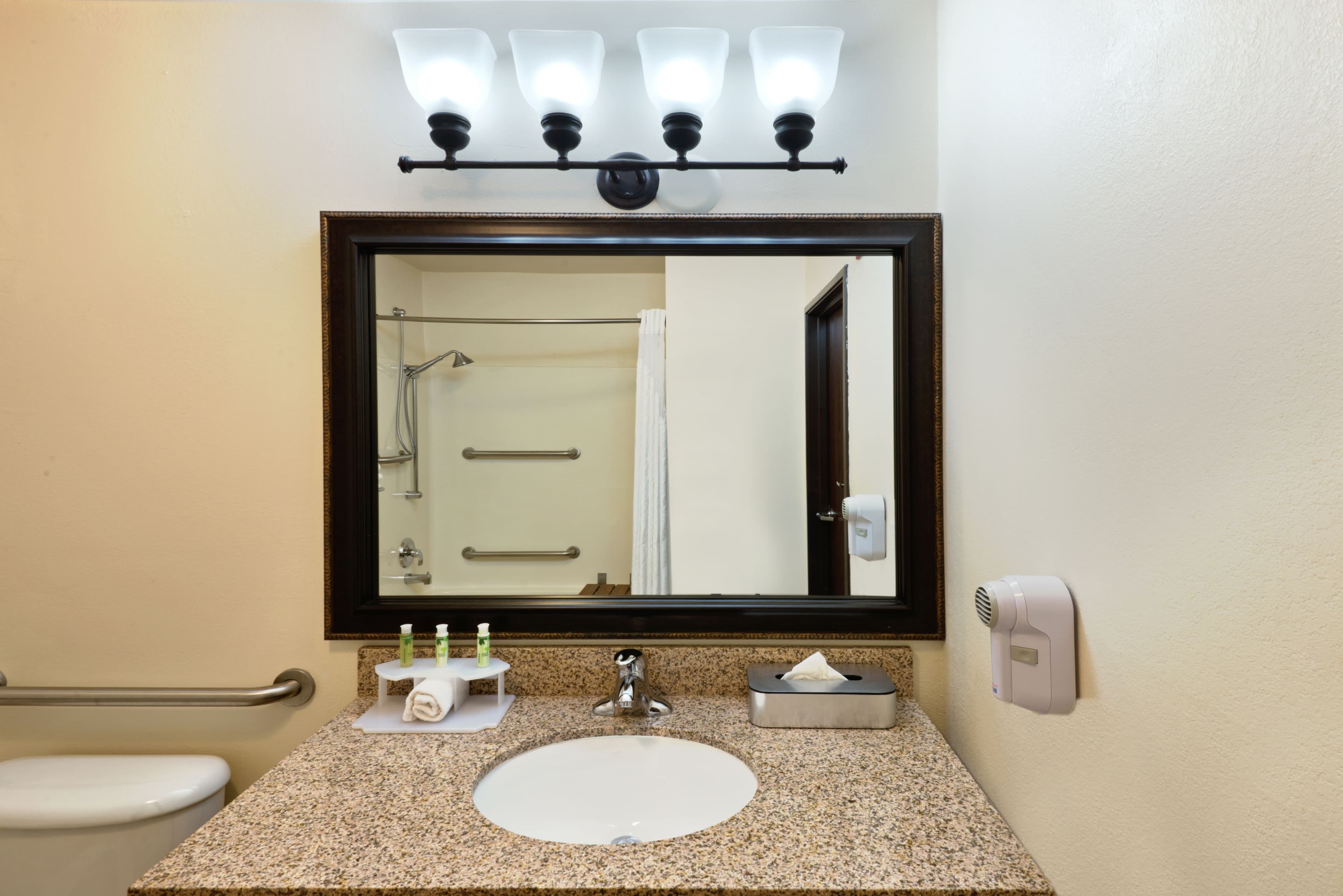 Holiday Inn Express Show Low — 7