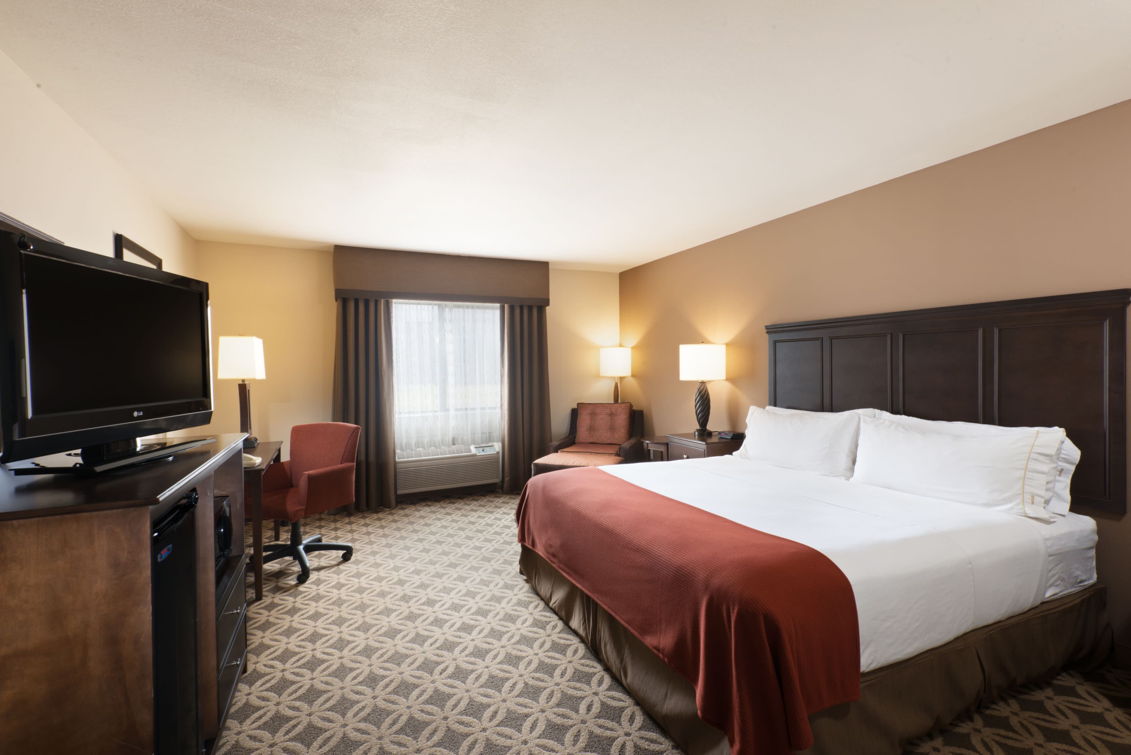 Holiday Inn Express Show Low — 6