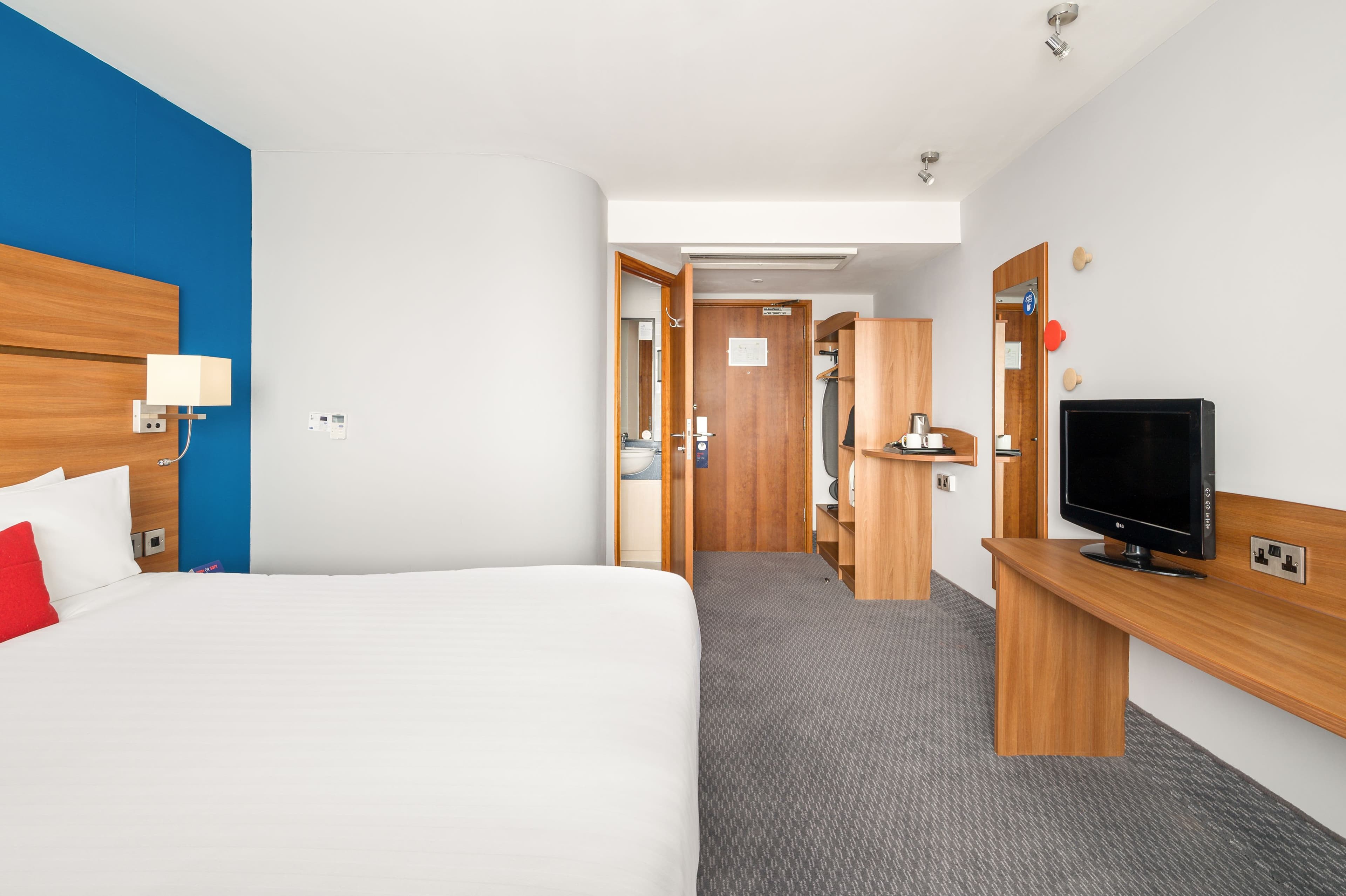 Holiday Inn Express Shrewsbury - Image 4