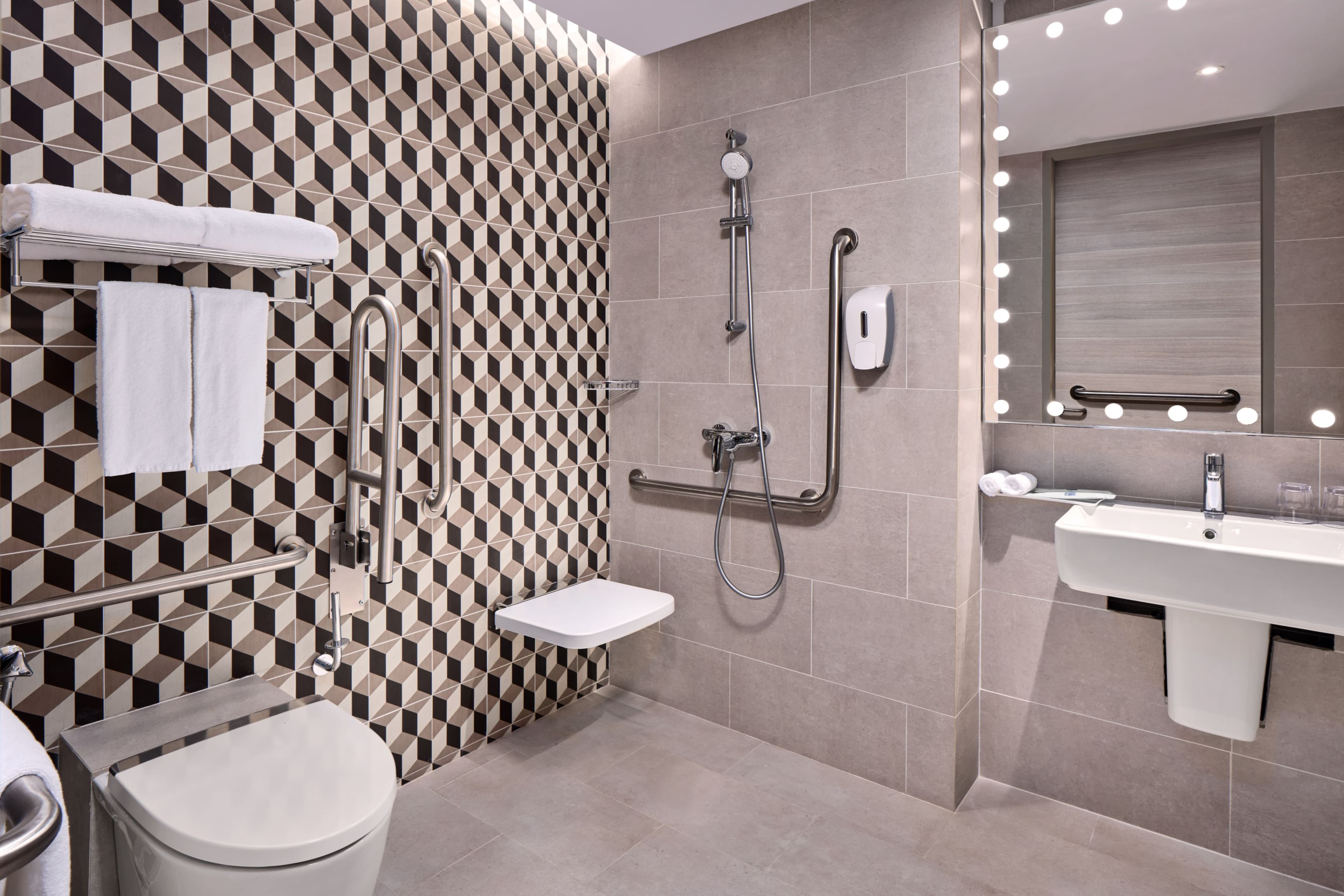 Holiday Inn Express Singapore Serangoon — 14