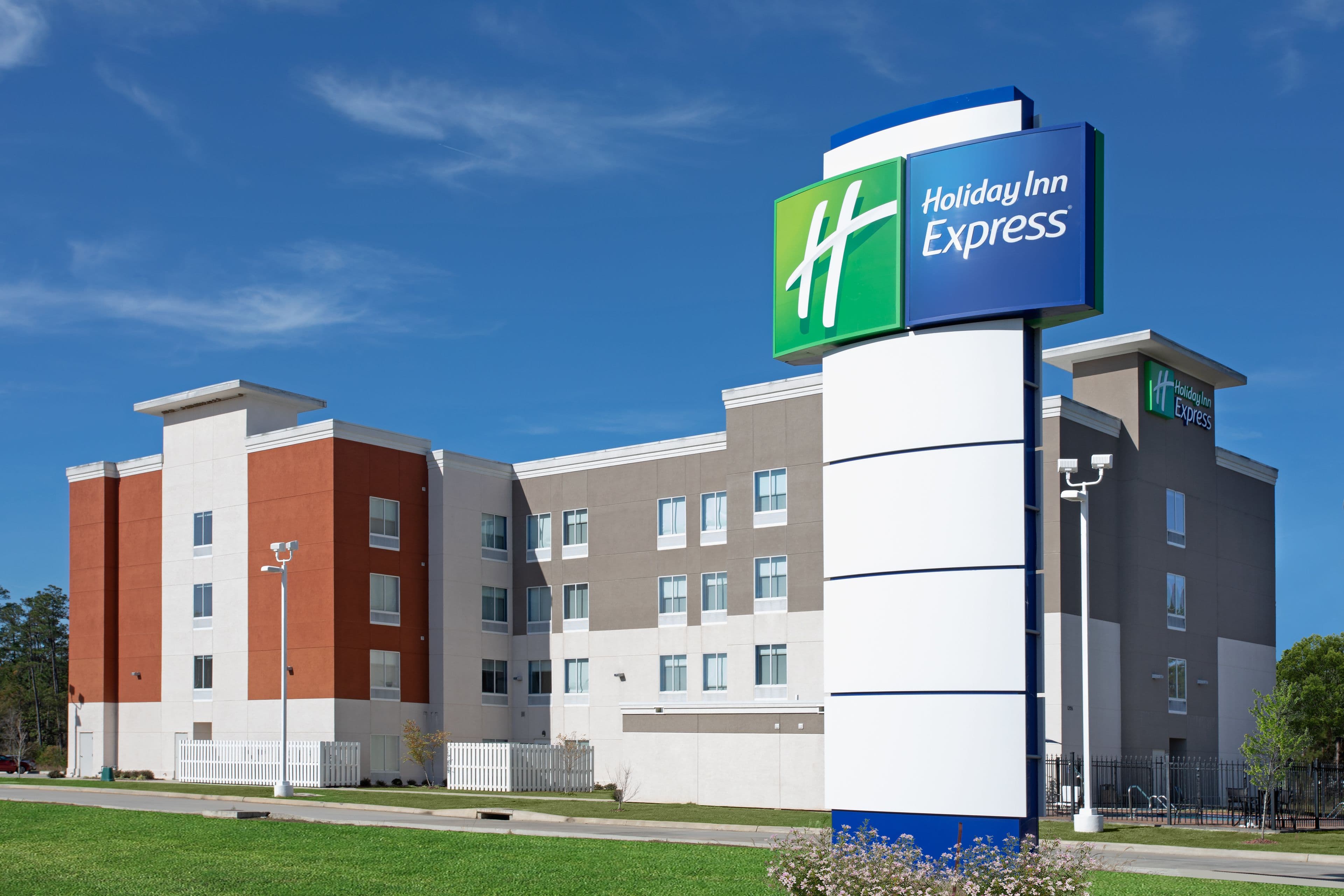 Holiday Inn Express Slidell - Image 1