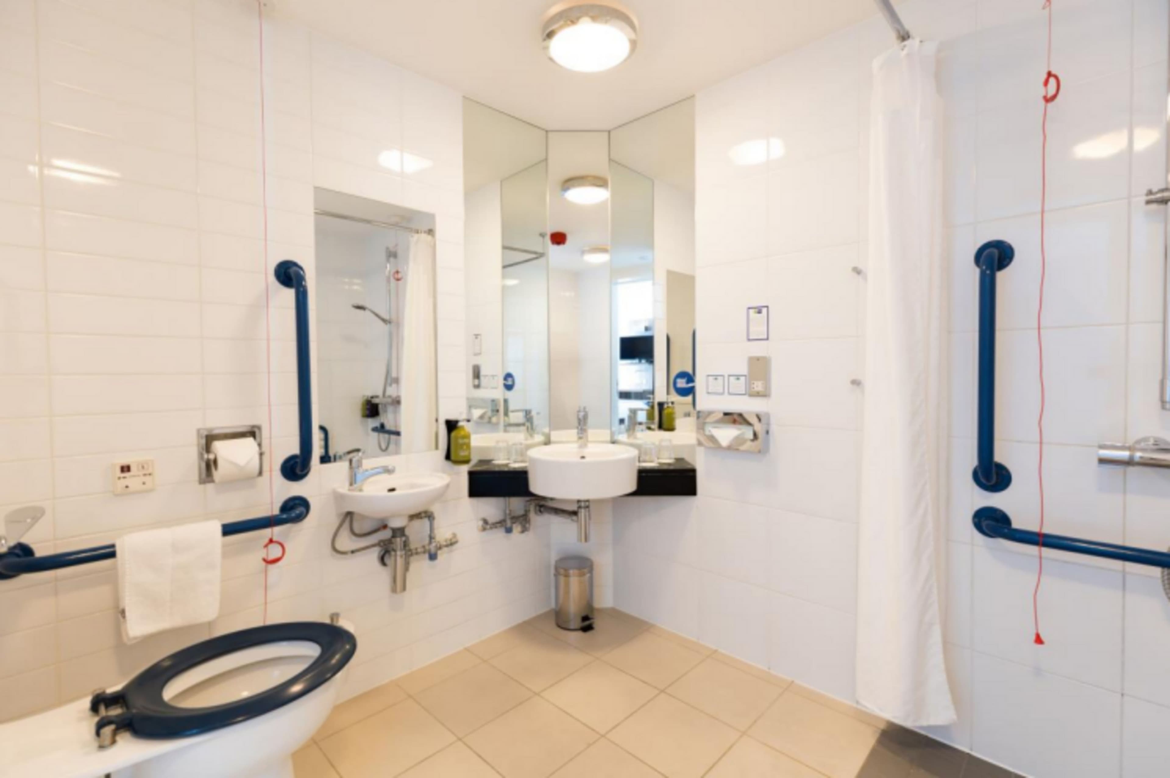 Holiday Inn Express London - Heathrow T5 — 33