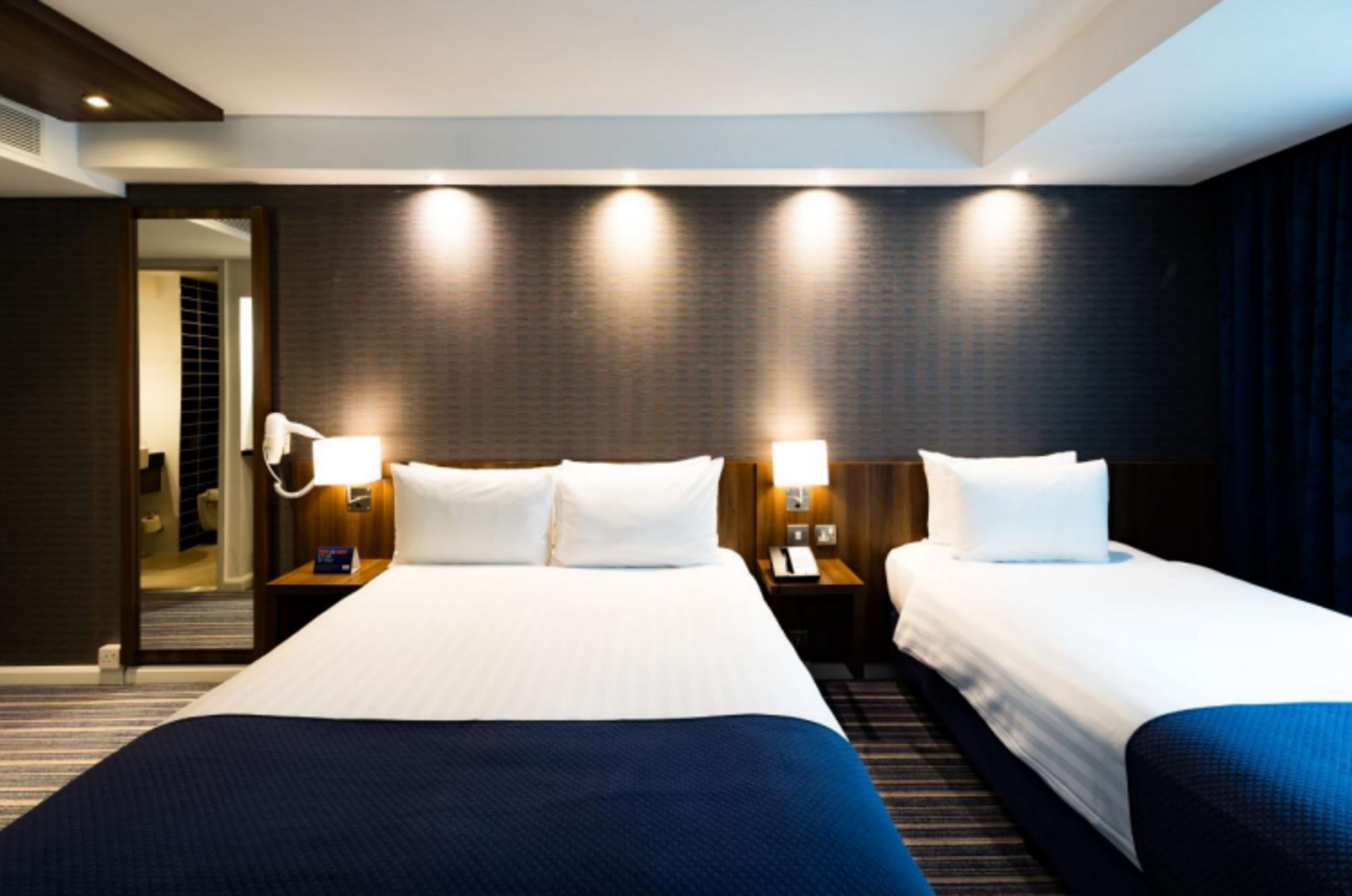 Holiday Inn Express London - Heathrow T5 — 8