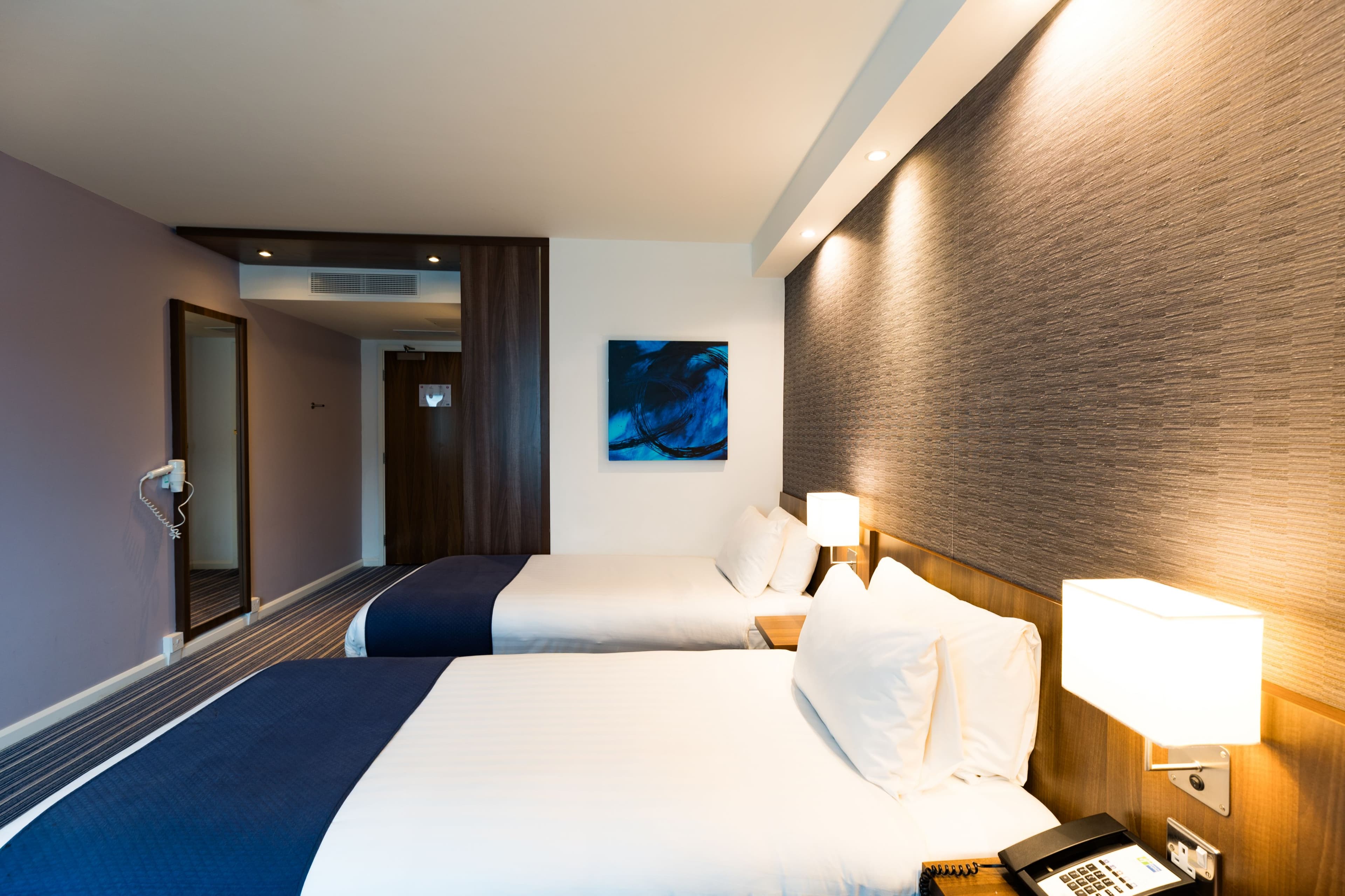 Holiday Inn Express London - Heathrow T5 — 35