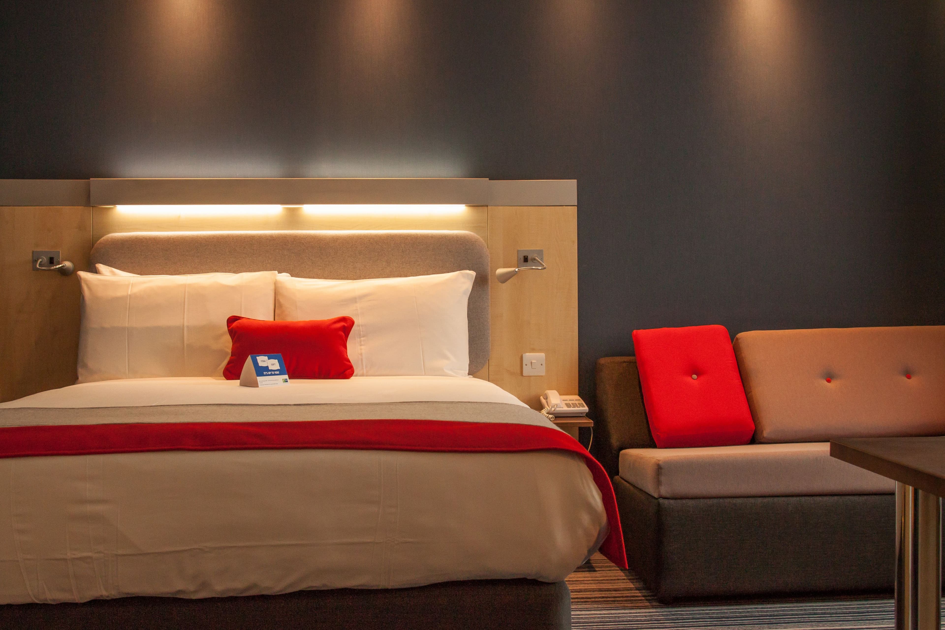 Holiday Inn Express Slough - Image 4