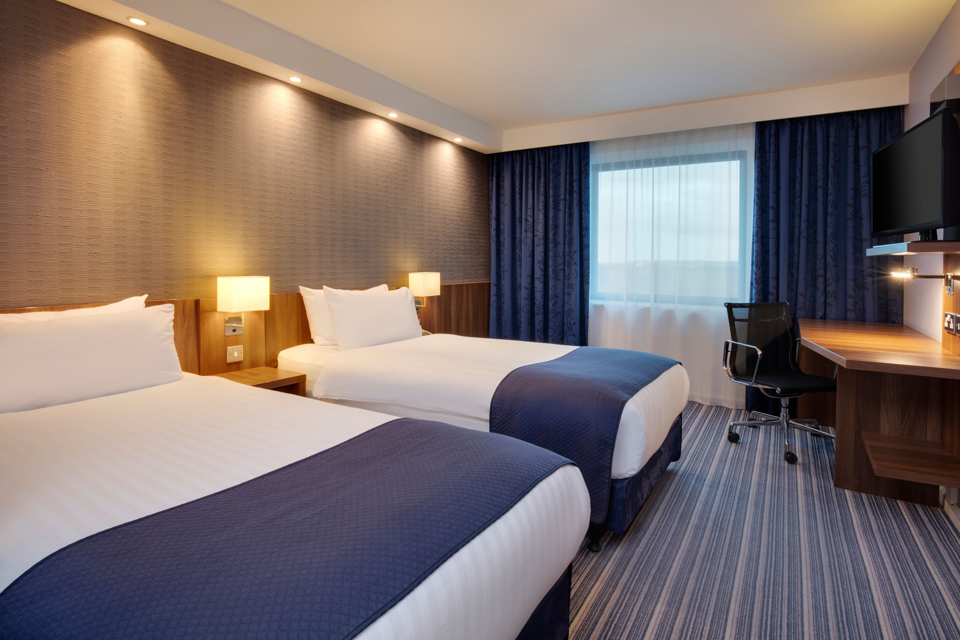 Holiday Inn Express London - Heathrow T5 — 40