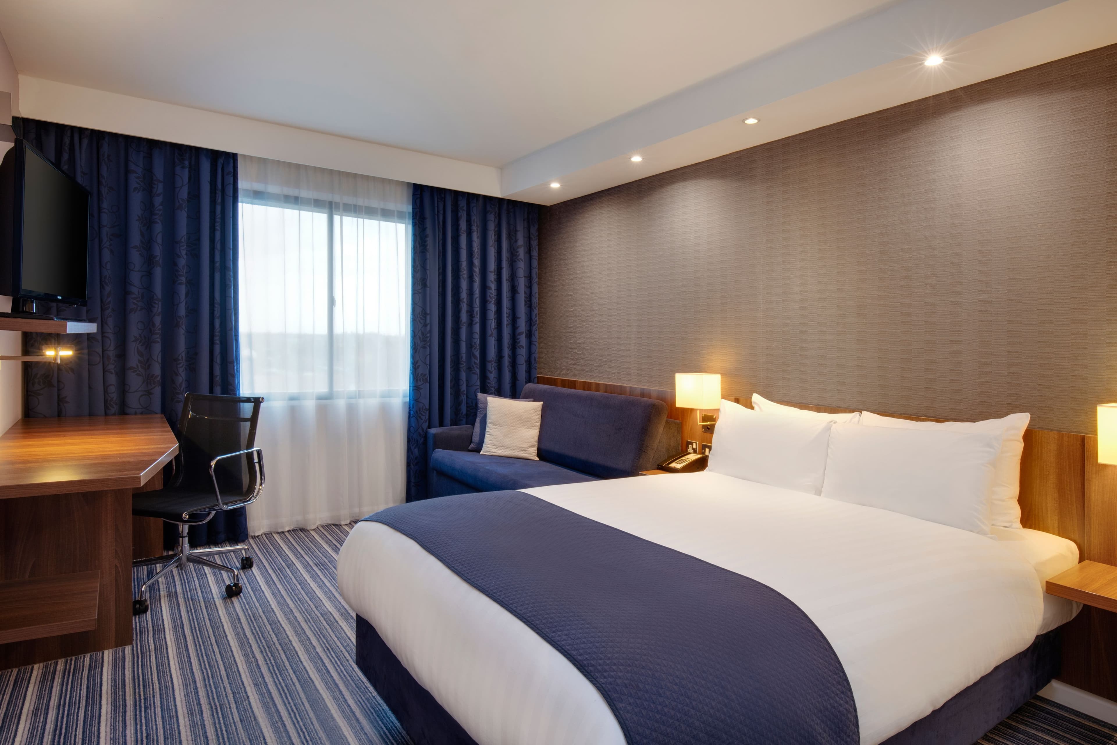 Holiday Inn Express London - Heathrow T5 — 21