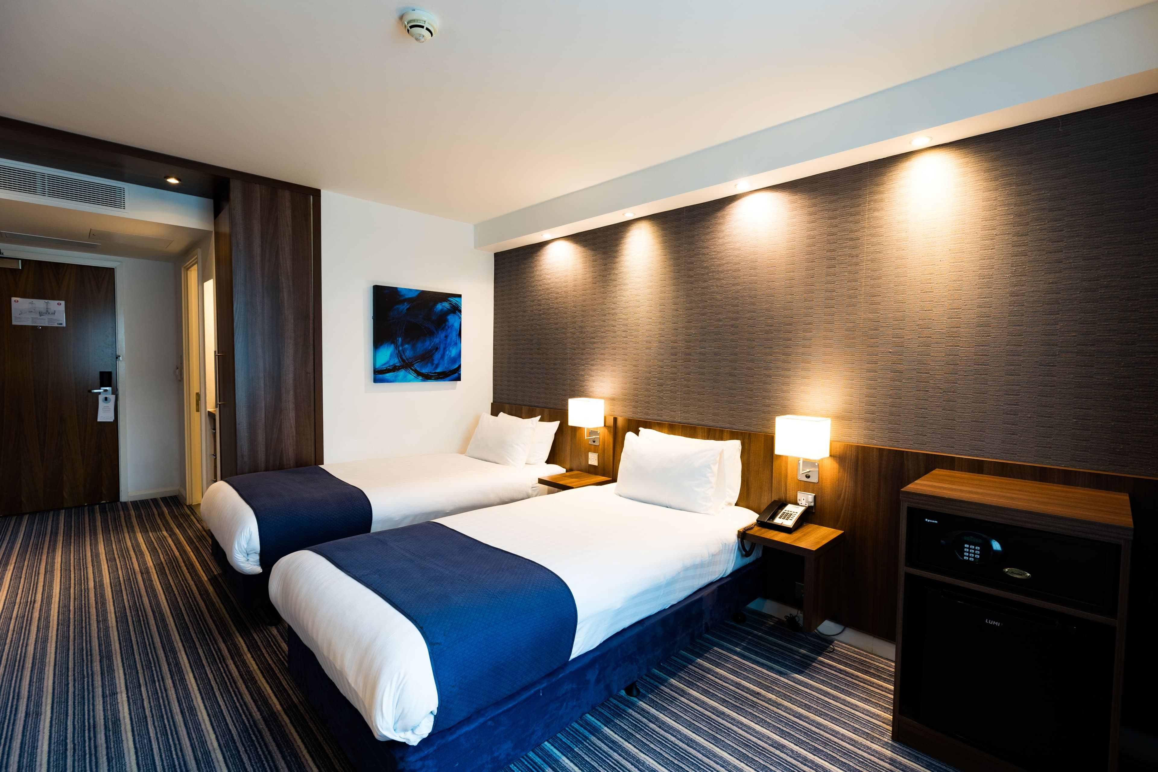 Holiday Inn Express London - Heathrow T5 - Image 2