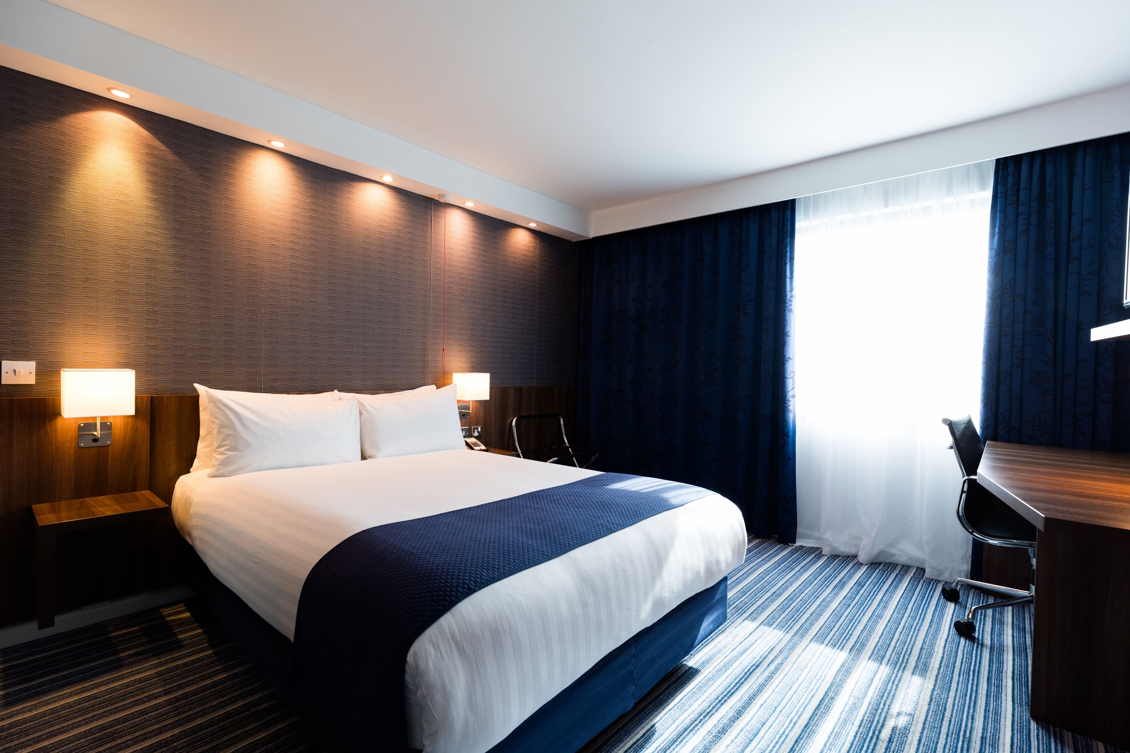 Holiday Inn Express London - Heathrow T5 - Image 3