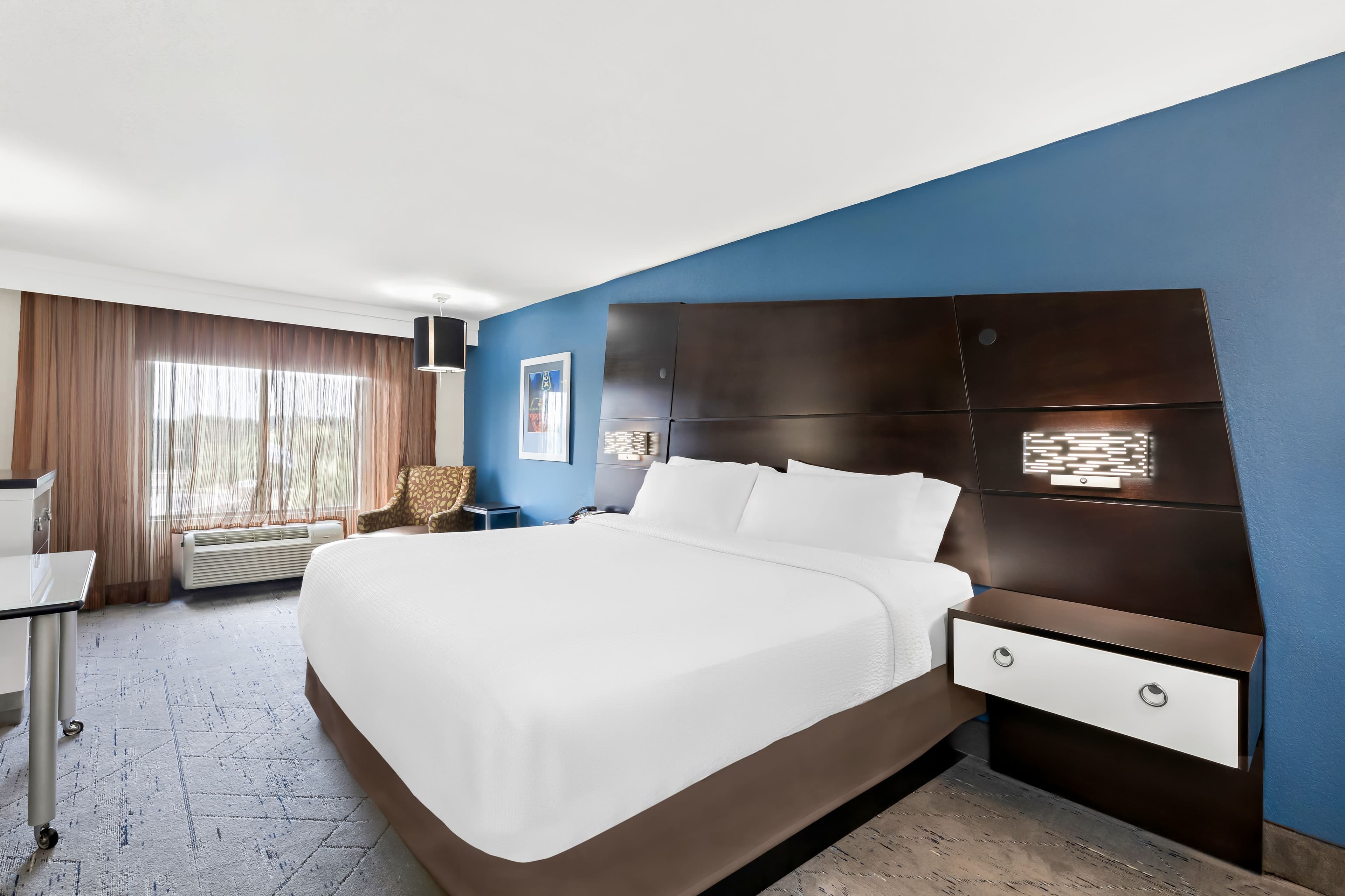 Holiday Inn Express Atlanta Galleria-Ballpark Area - Image 5