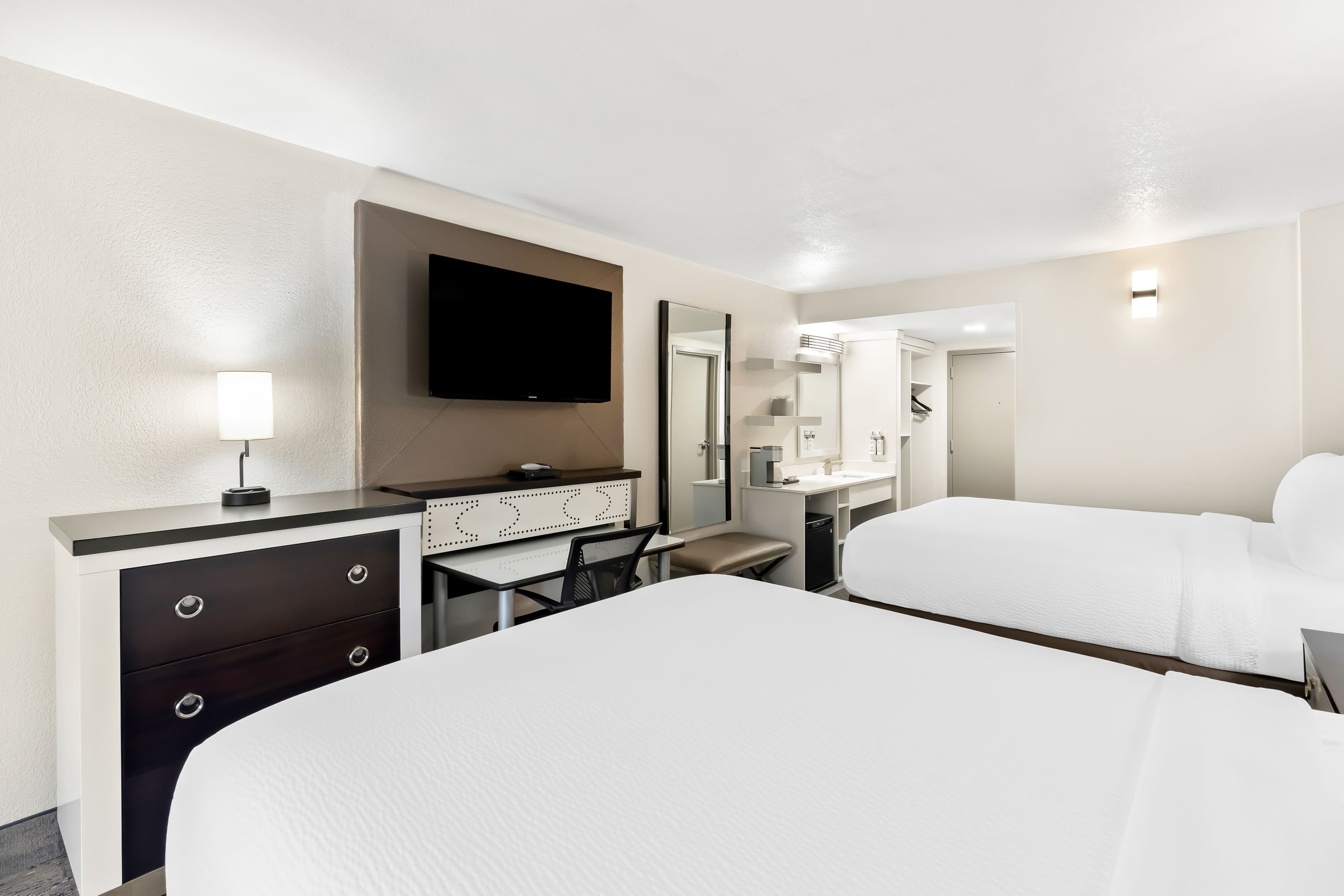 Holiday Inn Express Atlanta Galleria-Ballpark Area — 15