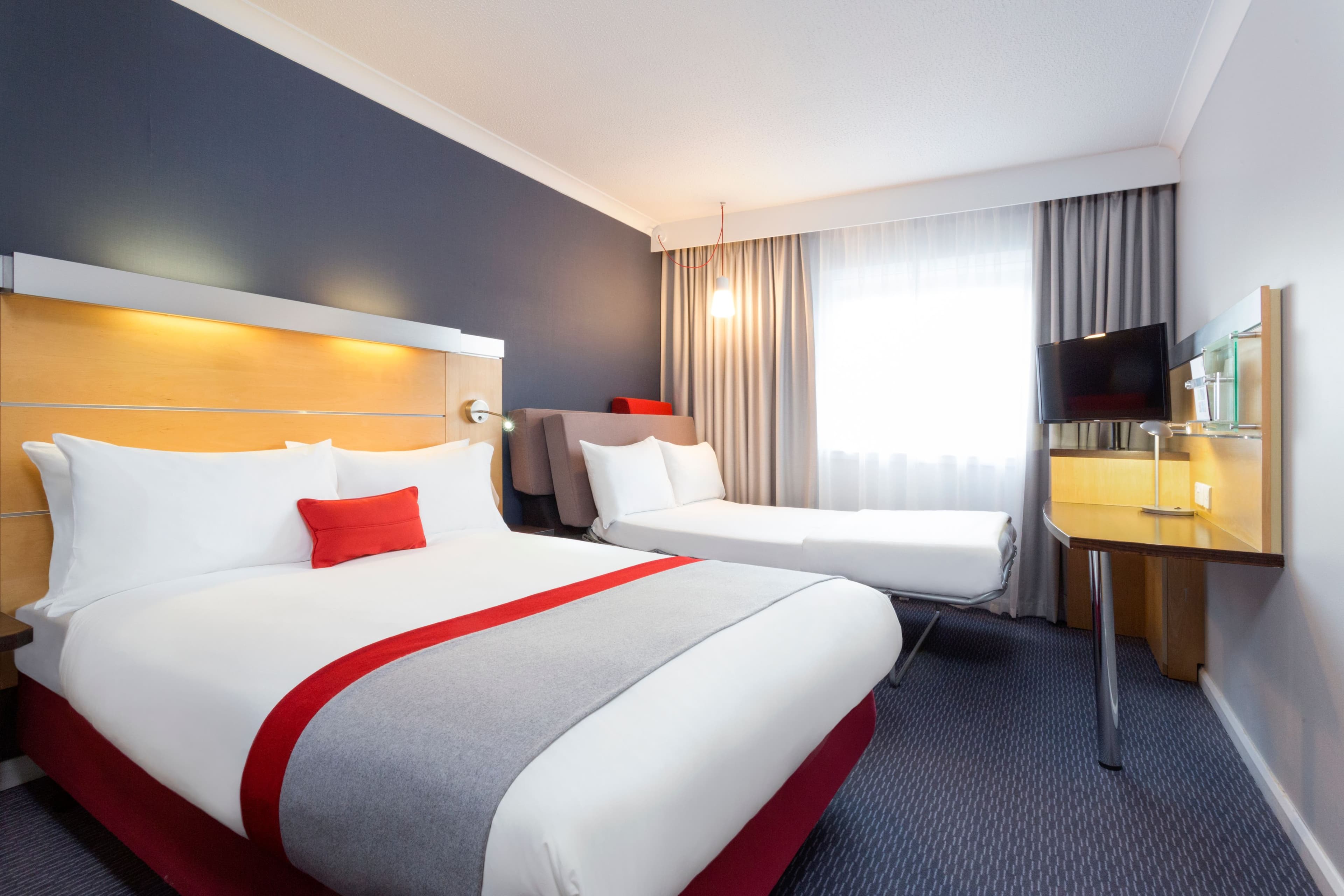 Holiday Inn Express Southampton M27, Jct.7 — 10