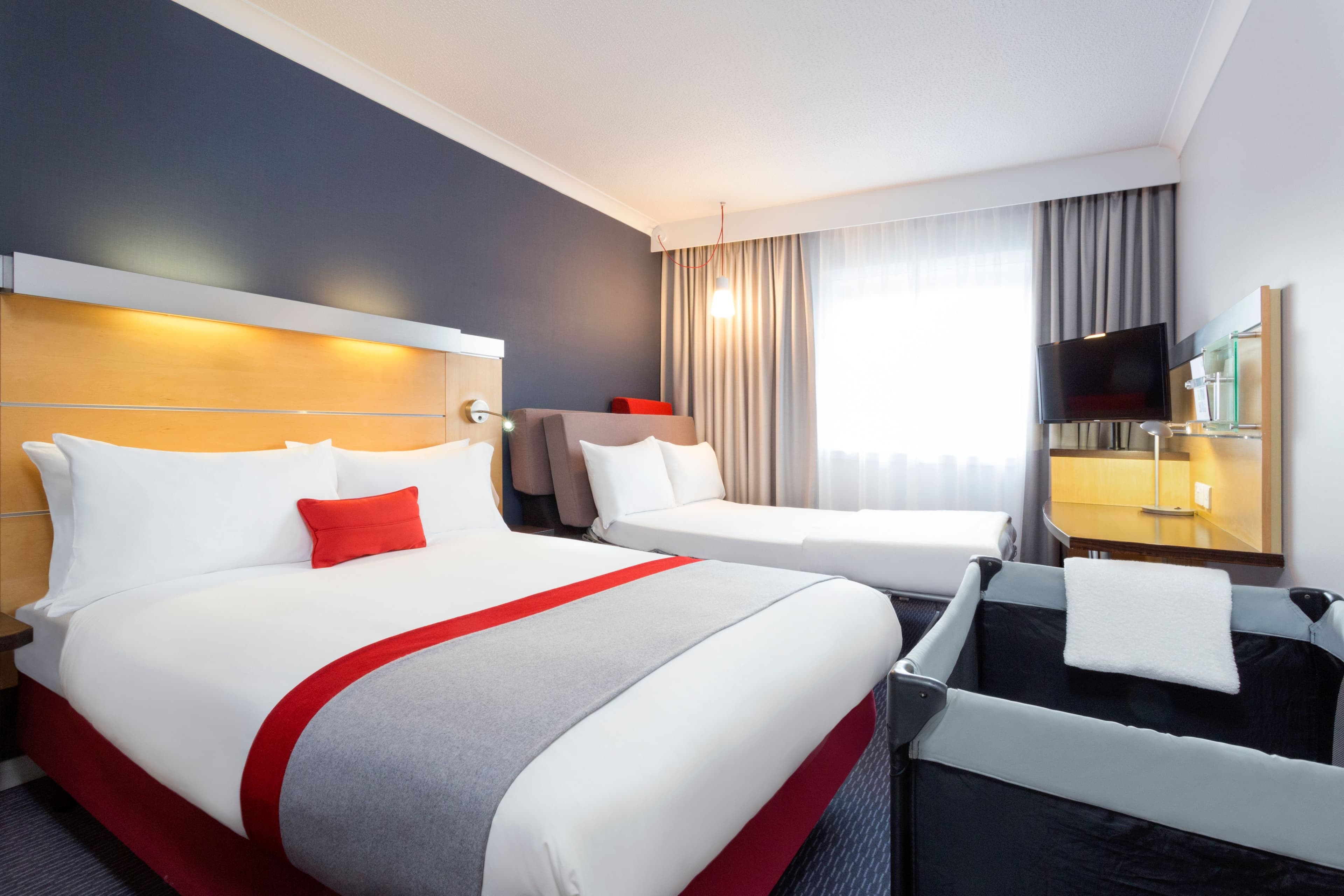 Holiday Inn Express Southampton M27, Jct.7 — 8