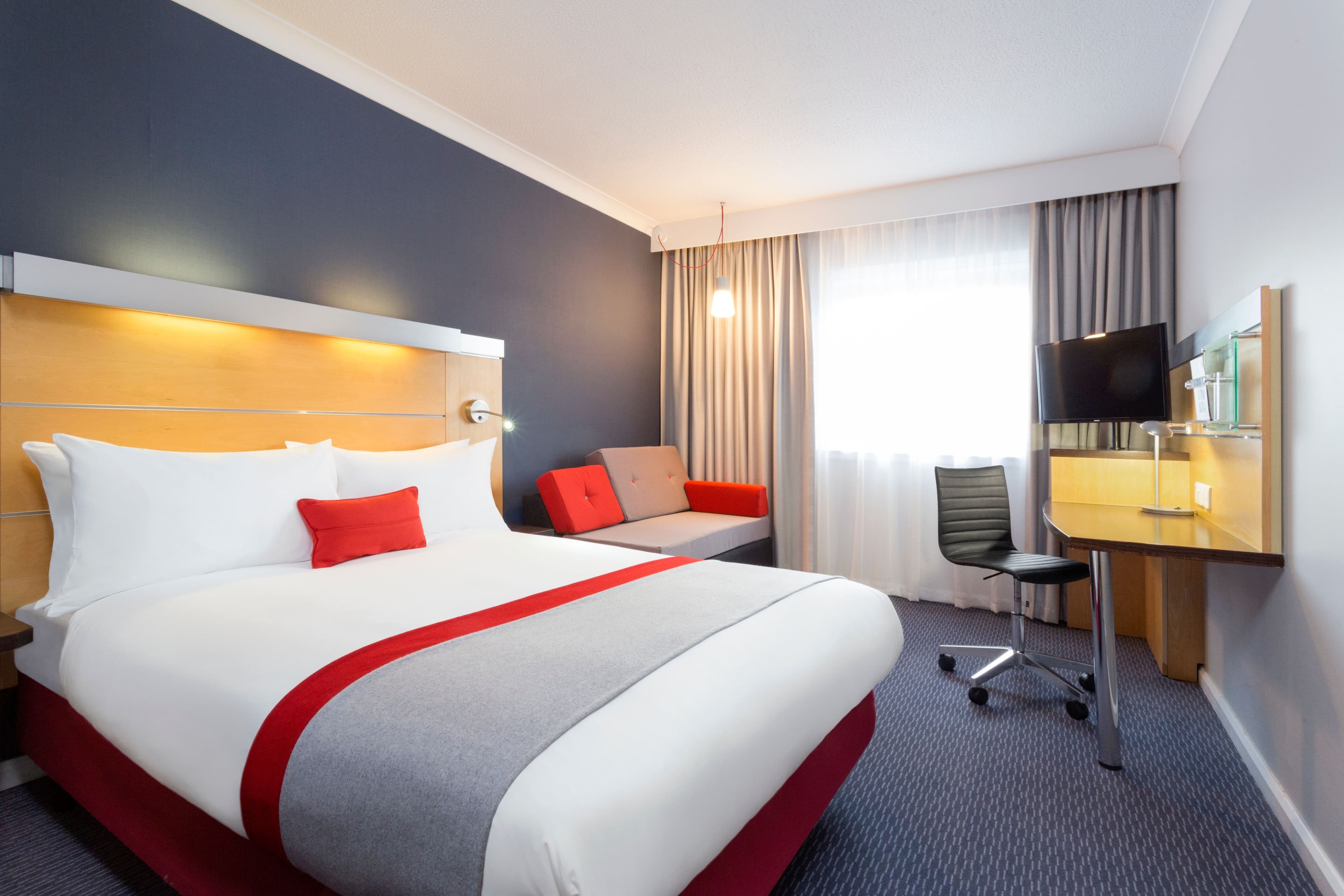 Holiday Inn Express Southampton M27, Jct.7 — 7